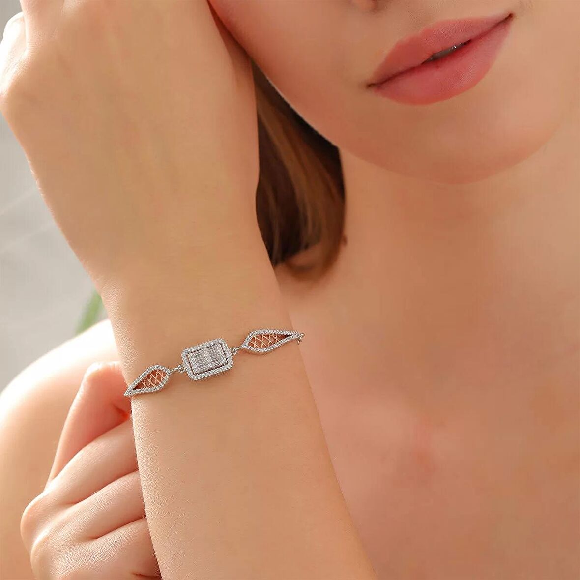 925 Ayar Zirkon Taşlı Baget Gümüş Bileklik Silver