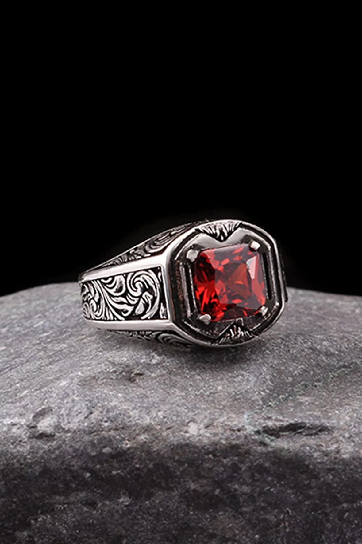 925 Ayar Gümüş Kalem İşlemeli Motif Zirkon Taşlı Erkek Yüzük Silver