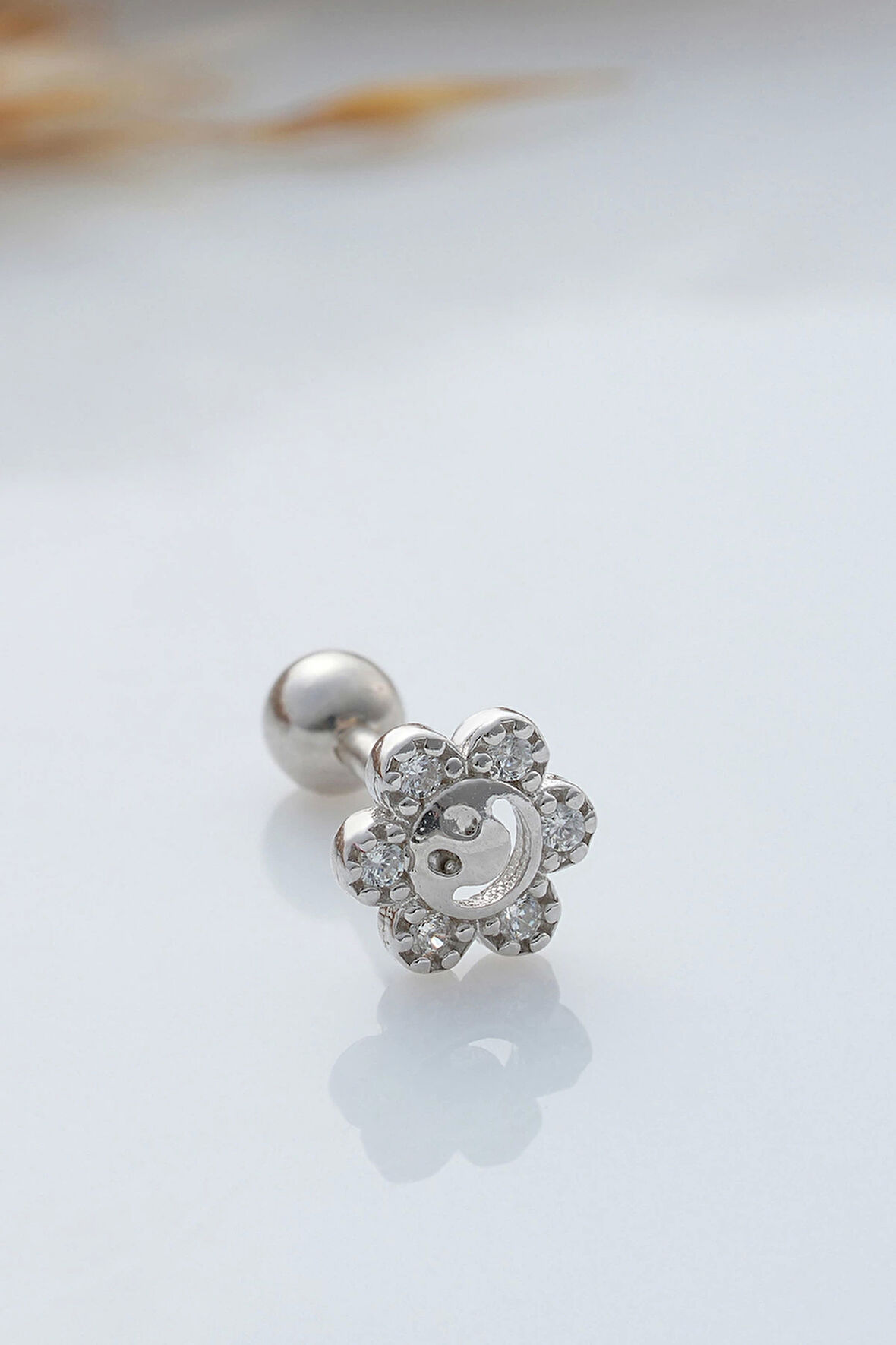 925 Ayar Minimal Tragus Piercing