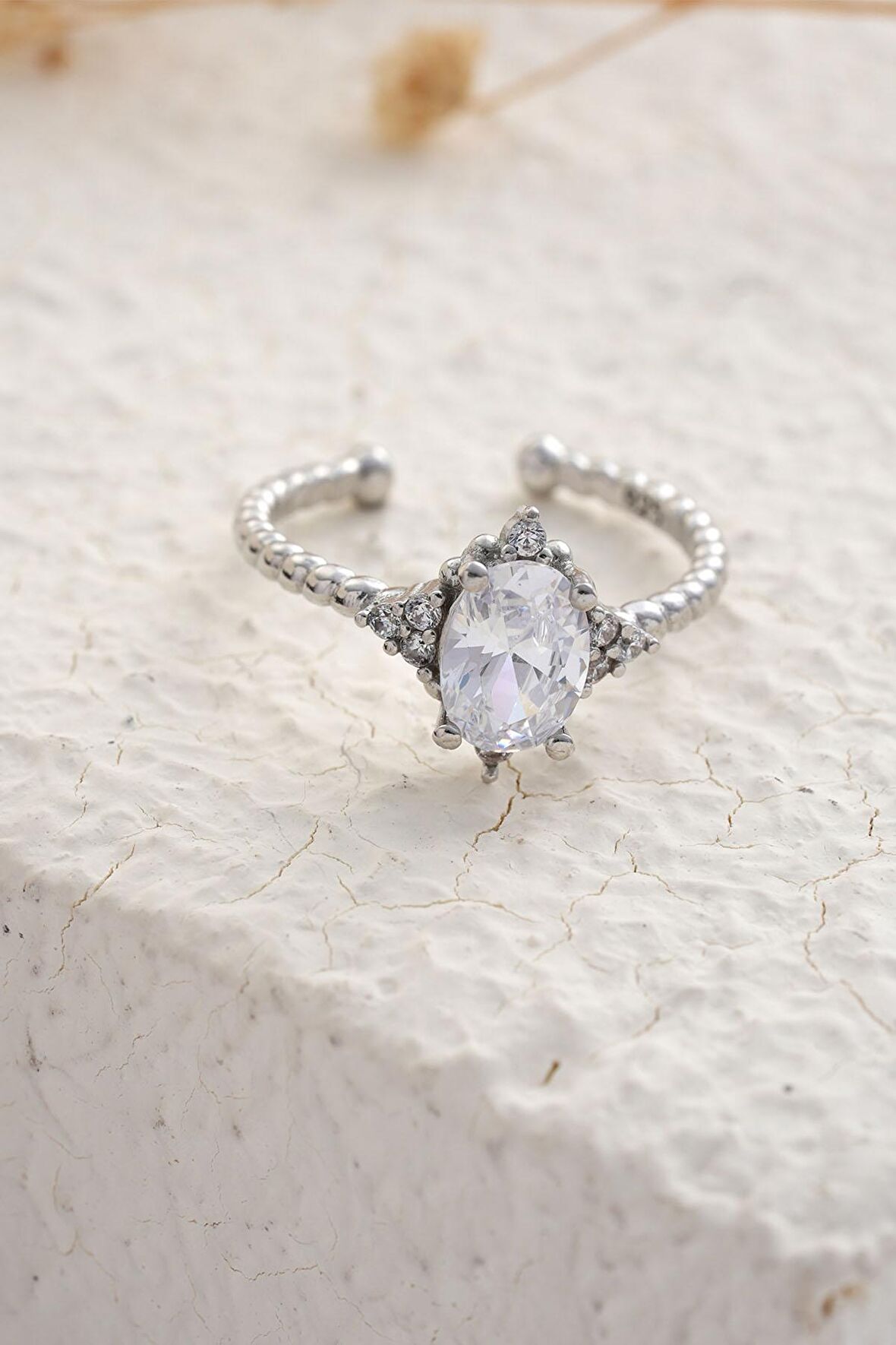 925 Ayar Gümüş Elips Zirkon Taşlı Burma Yüzük - Silver