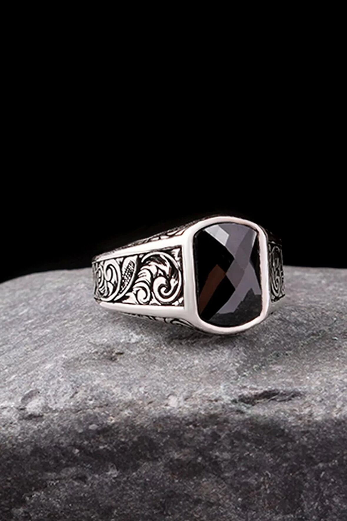 925 Ayar Gümüş Kalem İşlemeli Motif Zirkon Taşlı Erkek Yüzük Silver