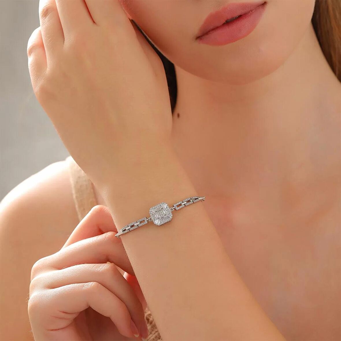 925 Ayar Gümüş Zirkon Taşlı Modern Bileklik Silver
