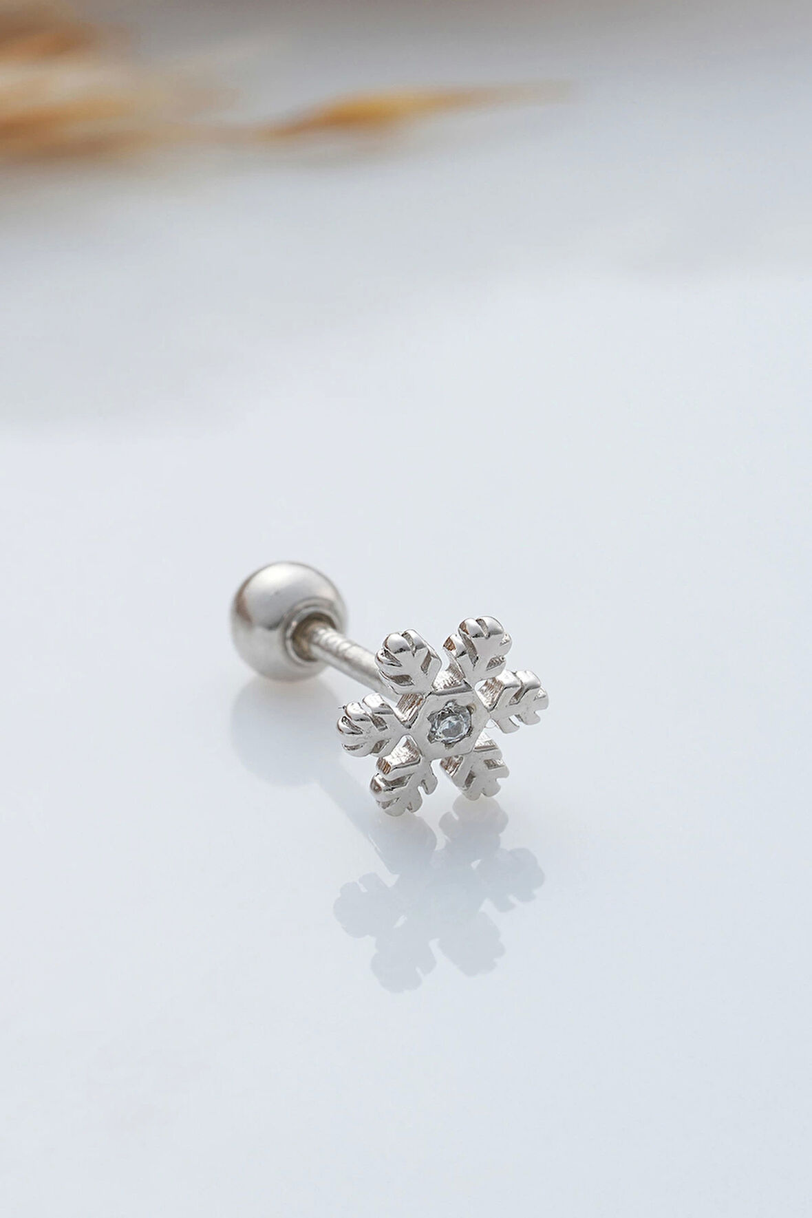 925 Ayar Çiçek Motifli Taşlı Minimal Tragus Piercing