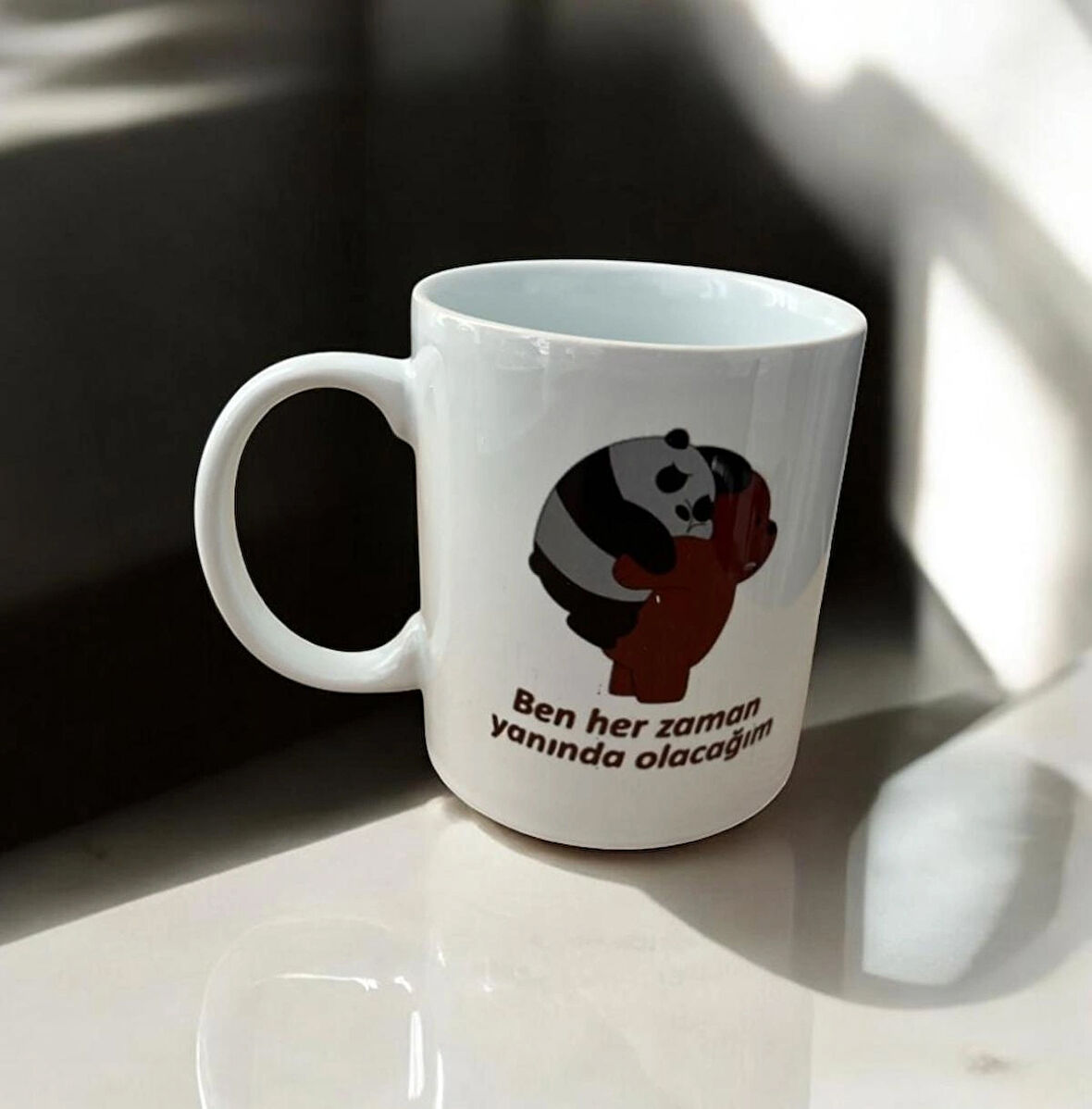 Panda Figürlü Kupa – "Ben Hep Senin Yanında Olacağım" Yazılı, 9 cm Porselen, Anlamlı Hediye