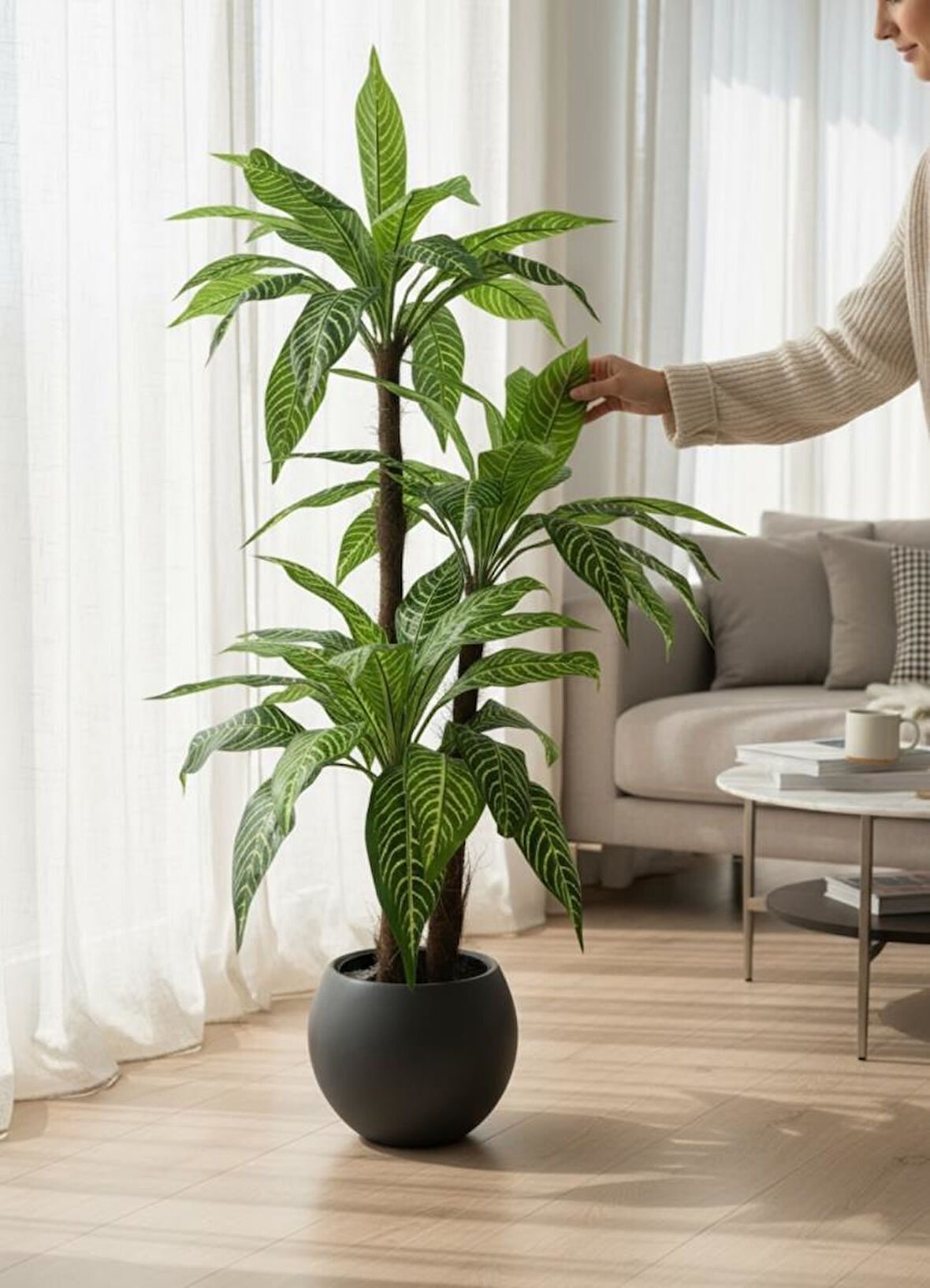 Yapay Ağaç Yukka Sarı Çizgili Draceena Ağacı Antrasit Küre Saksıda 120*50cm 54 Yapraklı