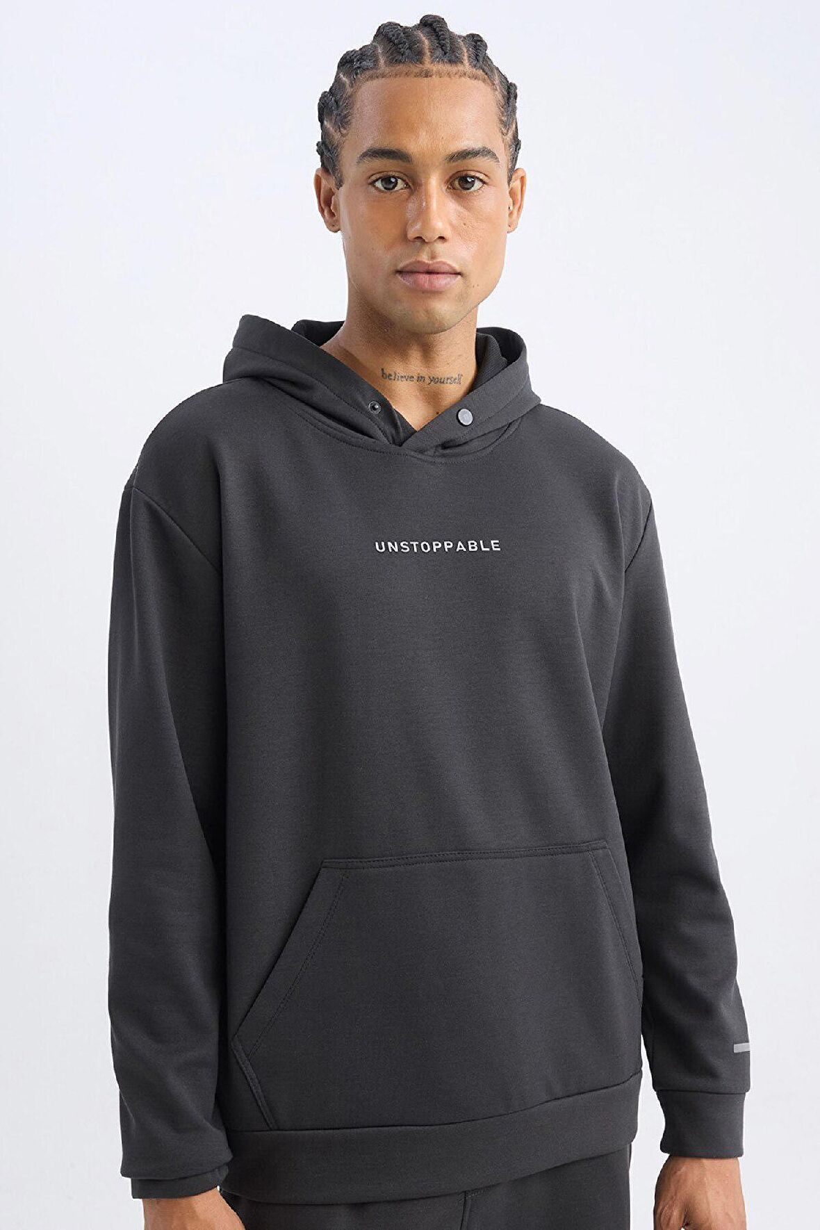 DeFactoFit Standart Fit Kapüşonlu Arma Baskılı Kanguru Cepli Skuba Dalgıç Kumaş Sporcu Sweatshirt D1892AX24AUAR231