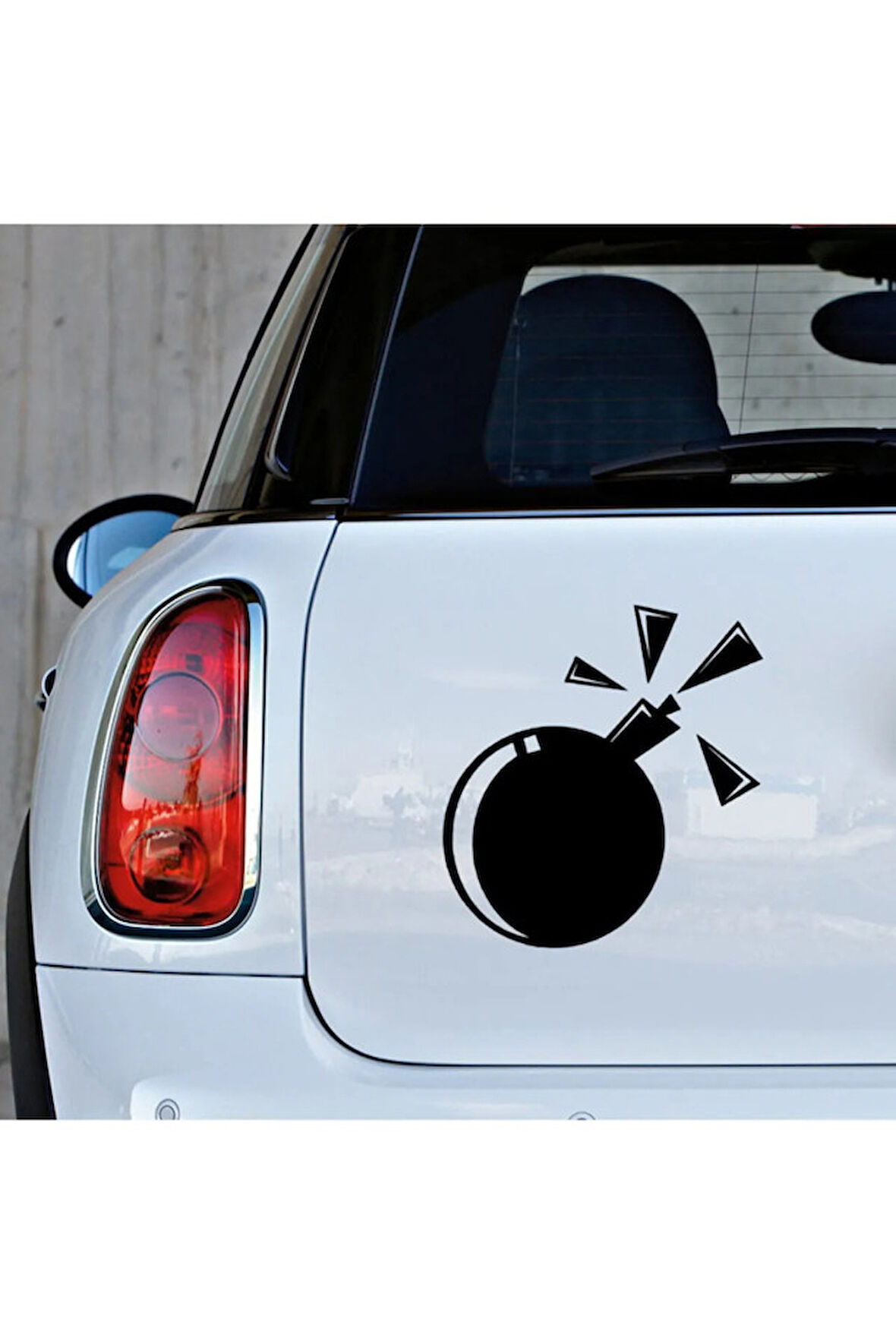 Pimi Çekilmiş Patlayacak Araç Sticker 25cm - Siyah