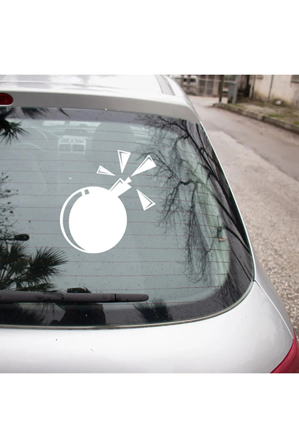 Pimi Çekilmiş Patlayacak Araç Sticker 25cm Beyaz