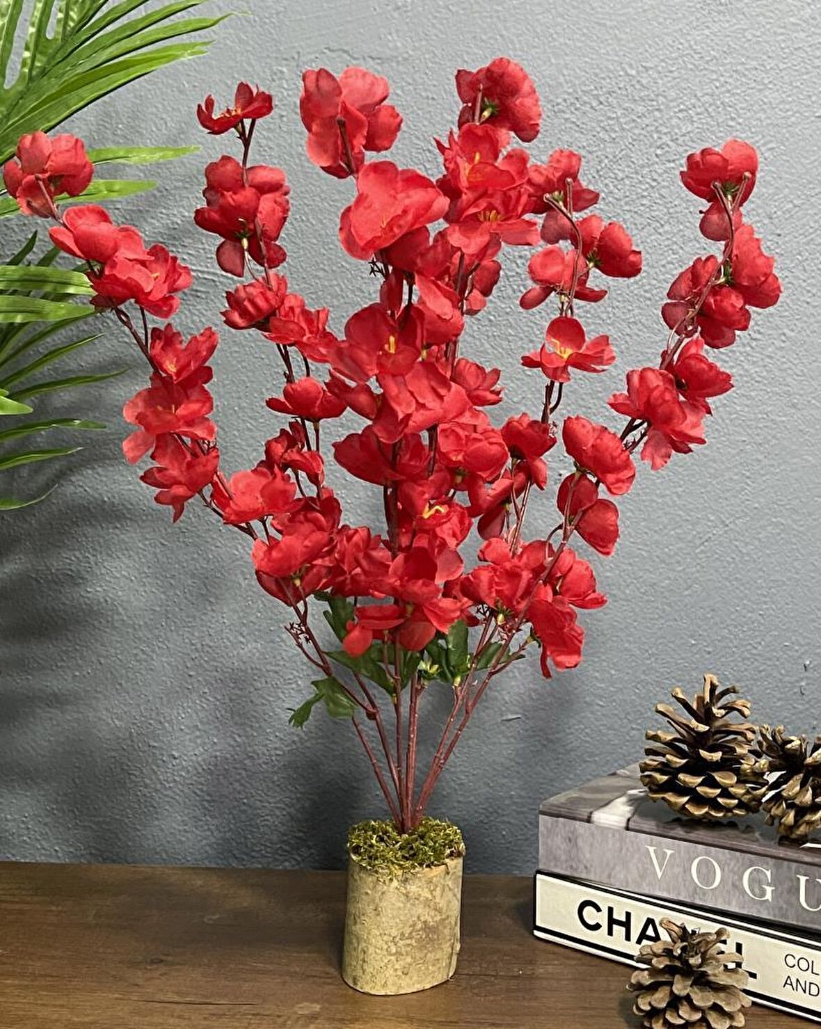 Yapay Çiçek Ahşap Kütük Saksılı Kırmızı Bahardalı Palmiye Ağacı Salon Bitkisi 50cm