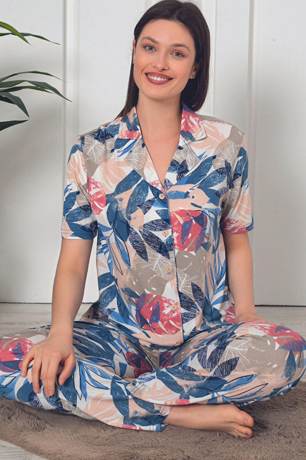 Leopar Desenli Önden Düğmeli Kısa Kol Kadın Pijama Takımı