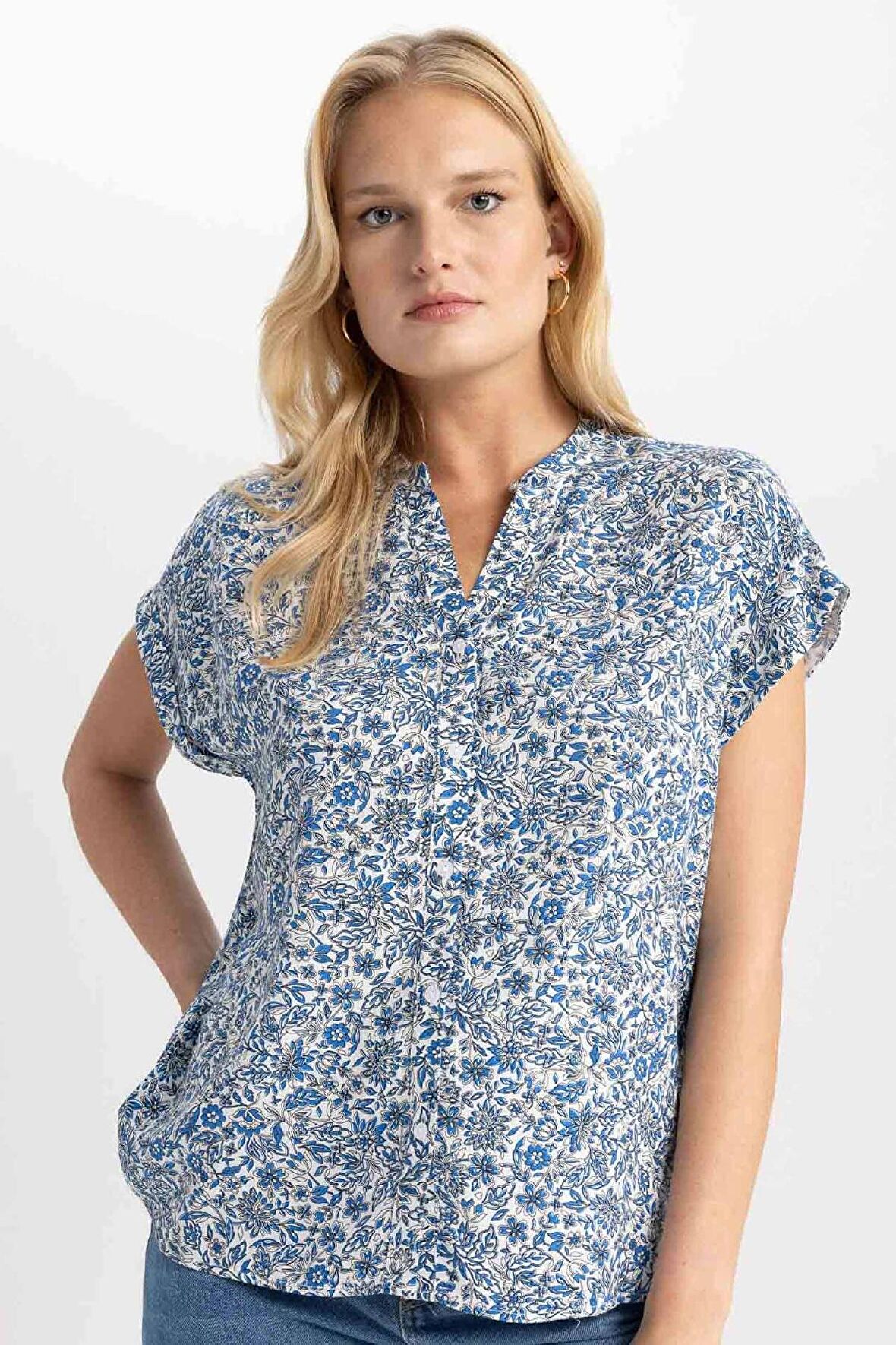 DeFacto Regular Fit Bisiklet Yaka Kısa Kollu Gömlek I6173AZ23SMBE503