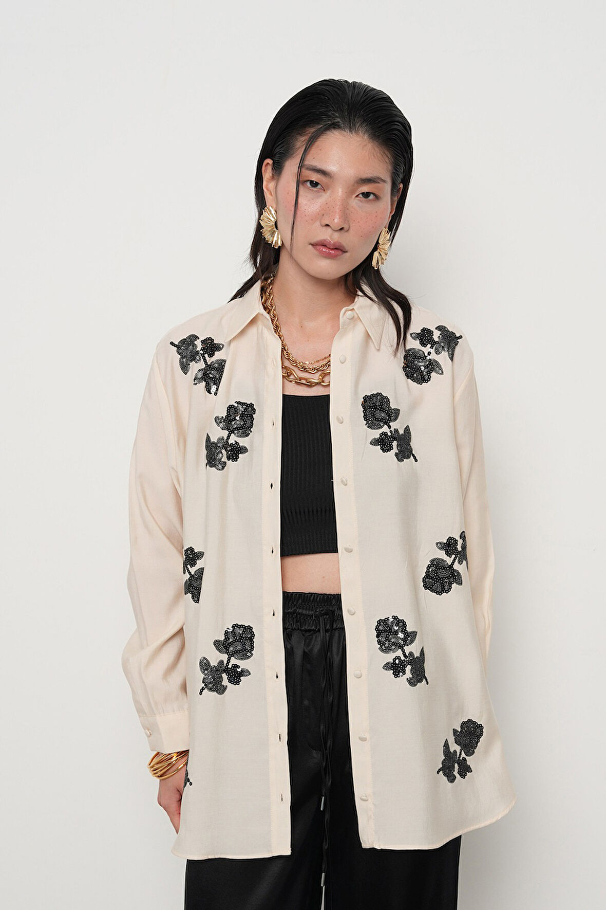 KADIN ÖNÜ PUL PAYET İŞLEMELİ ANTRASİT RENK GÖMLEK