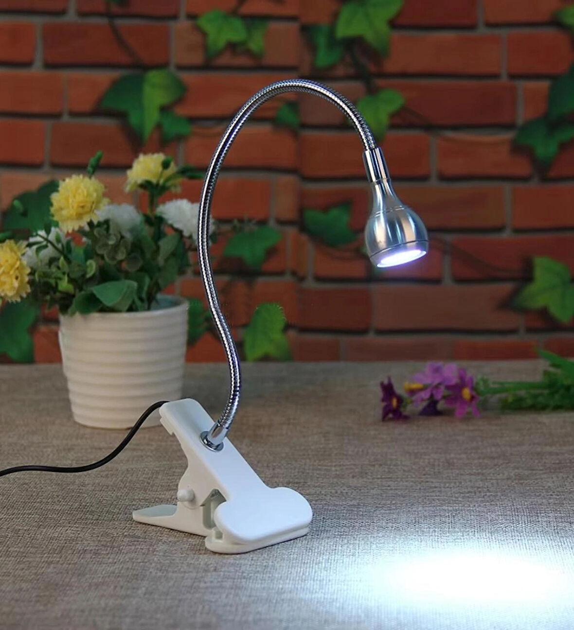 Beyaz Cob Ledli Masa Lambası Kıskaçlı Akrobatik Usb Masa Lambası - Çalışma Lambası - 360 Esnek Gövde Beyaz Işık