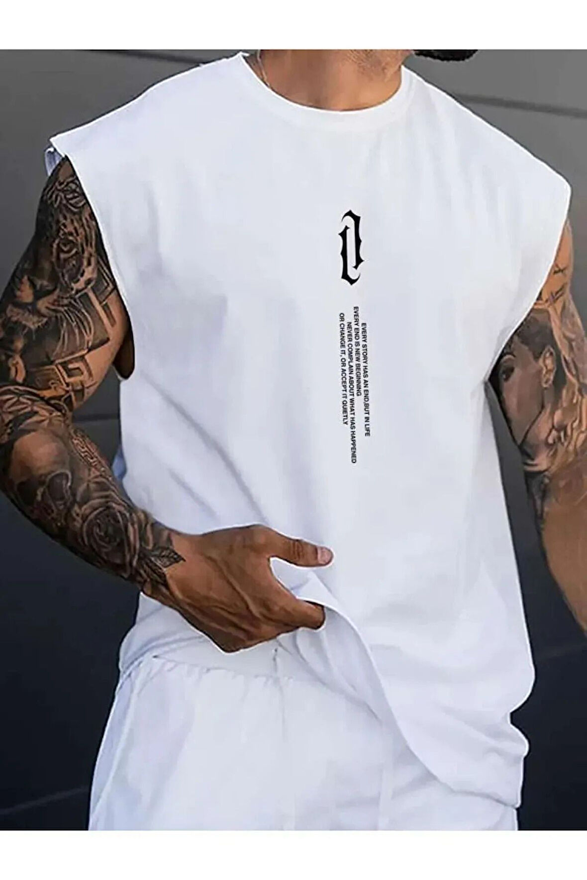 Erkek Beyaz Kolsuz Dikey Baskı Tshirt