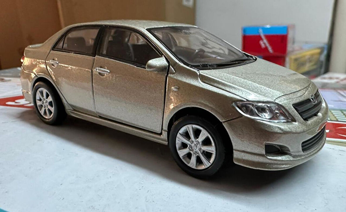 Oyuncak Metal Model Araba 1/36 Çek Bırak 2009 Toyota Corolla Açık Kahve