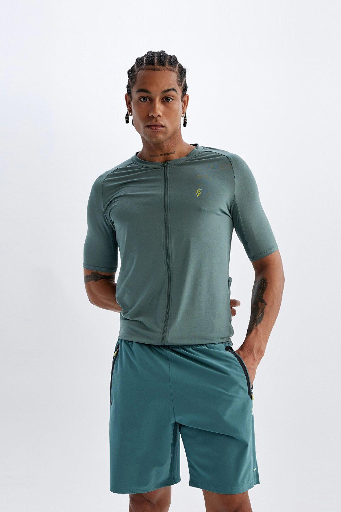 DeFactoFit Slim Fit Dar Kesim Bisiklet Yaka Fermuarlı Ağır Kumaş Sporcu Kısa Kollu Tişört B5144AX24SPGN1191