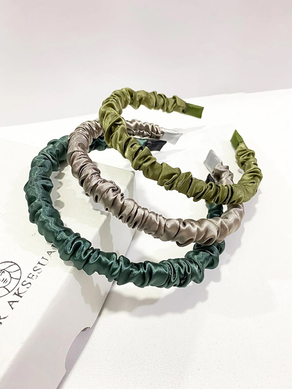 3Lü Klasik İnce Saten Taç Seti Çok Renkli