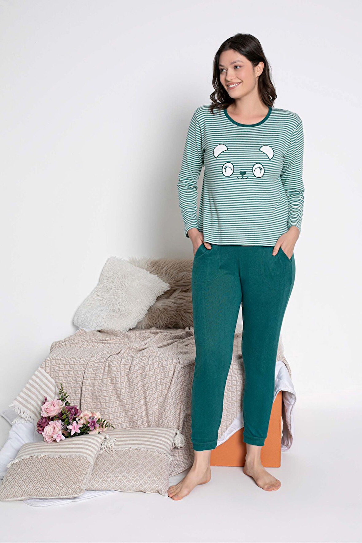 Kadın Bisiklet Yaka Düğmesiz Kışlık Termal Kumaş Bilek Manşetli Uzun Kol Cepli Jogger Pijama Takımı