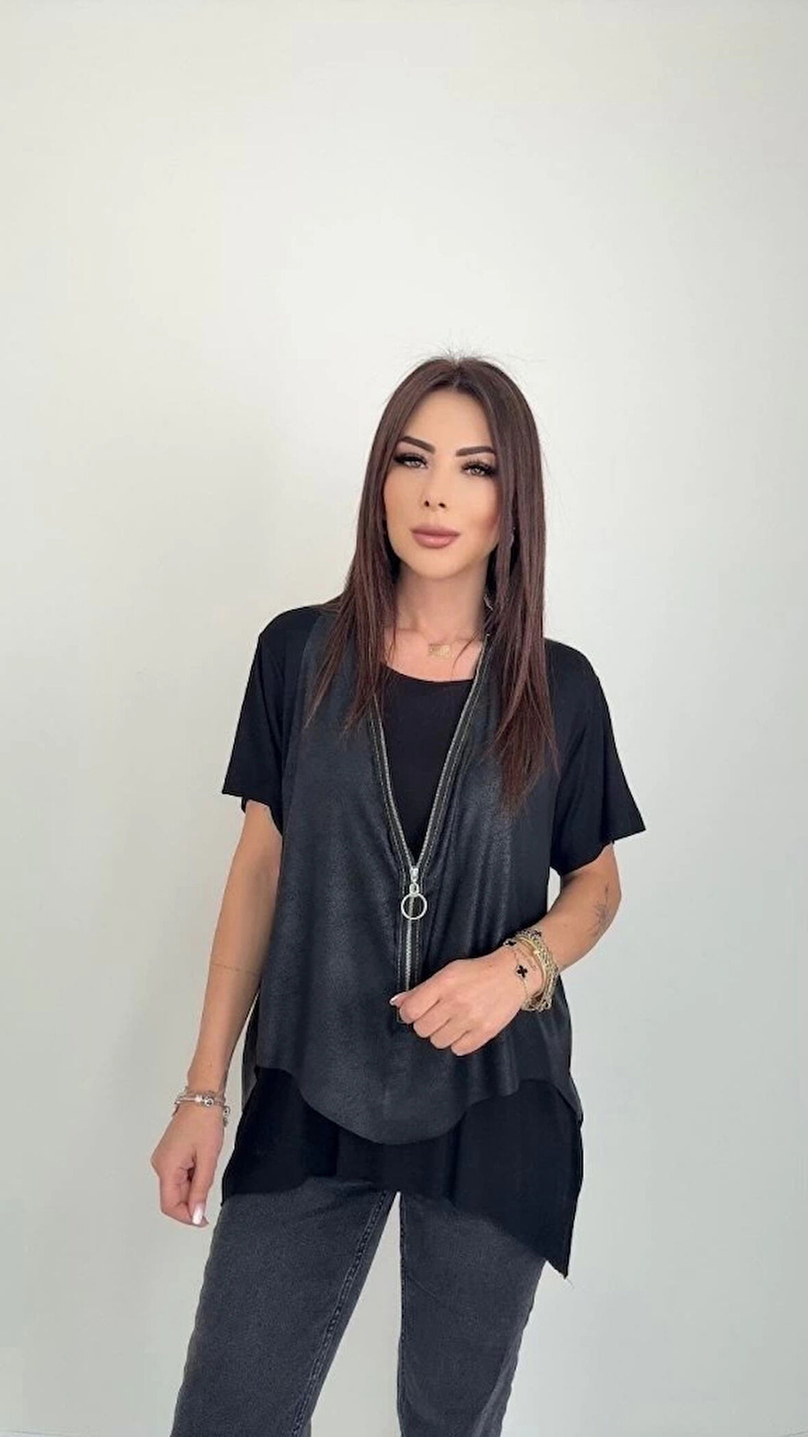 MDB Kadın Kısa Kollu Yuvarlak Yaka Viskon Bluz + Kolsuz Fermuarlı çatlak Deri Yelek