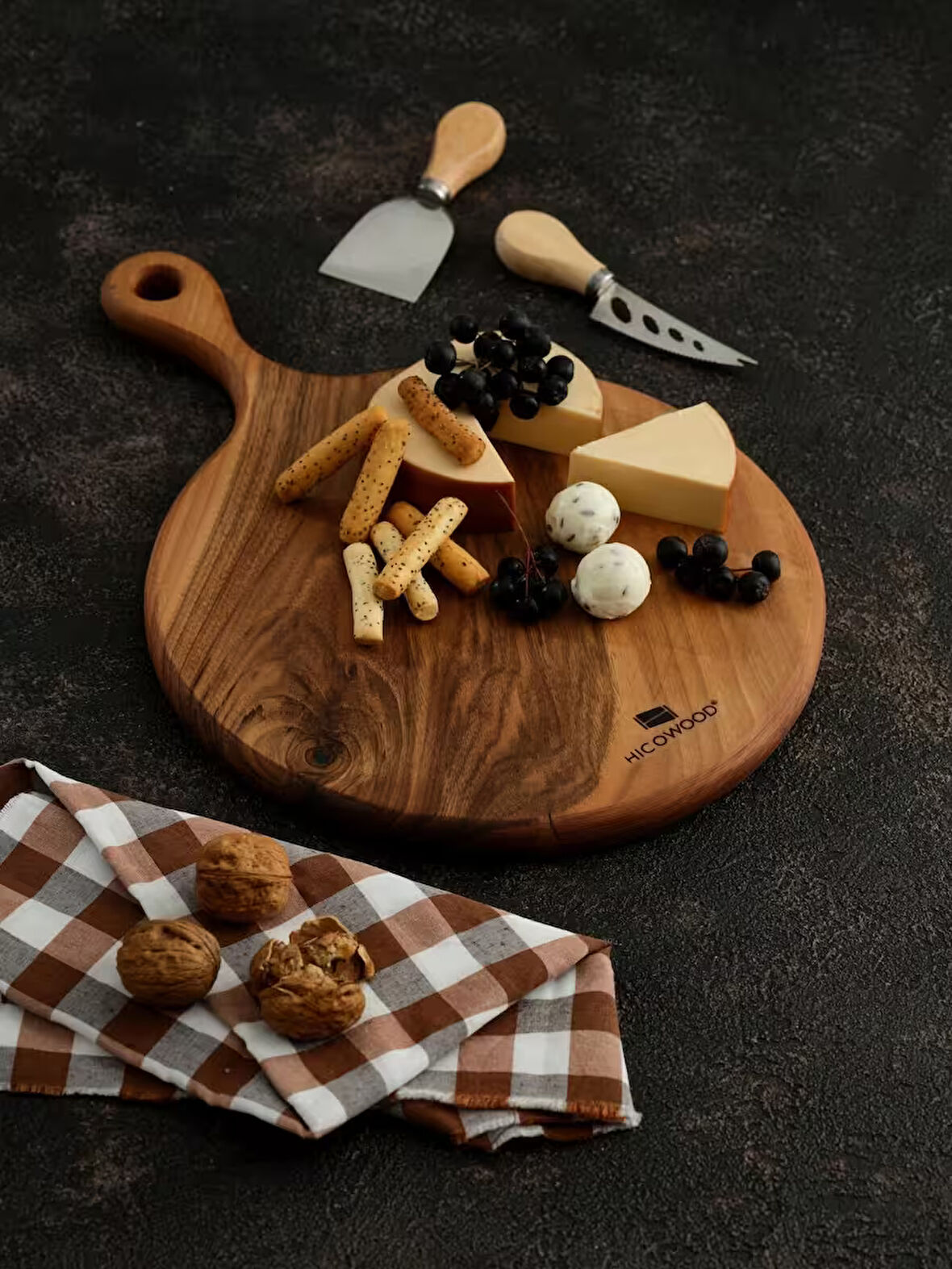 Luna El Yapımı Yuvarlak Ceviz Kesme Tahtası – 30 cm Doğal Ahşap Mutfak Ürünü