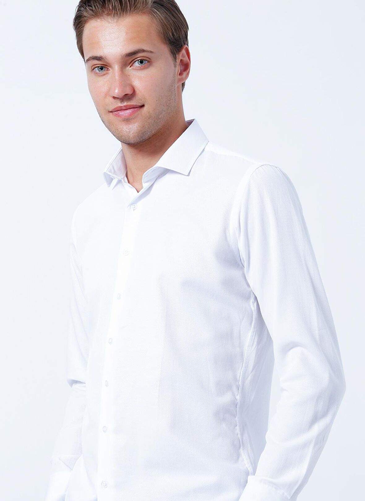 Süvari Slim Fit Klasik Yaka Armürlü Beyaz Erkek Gömlek GM2024700327