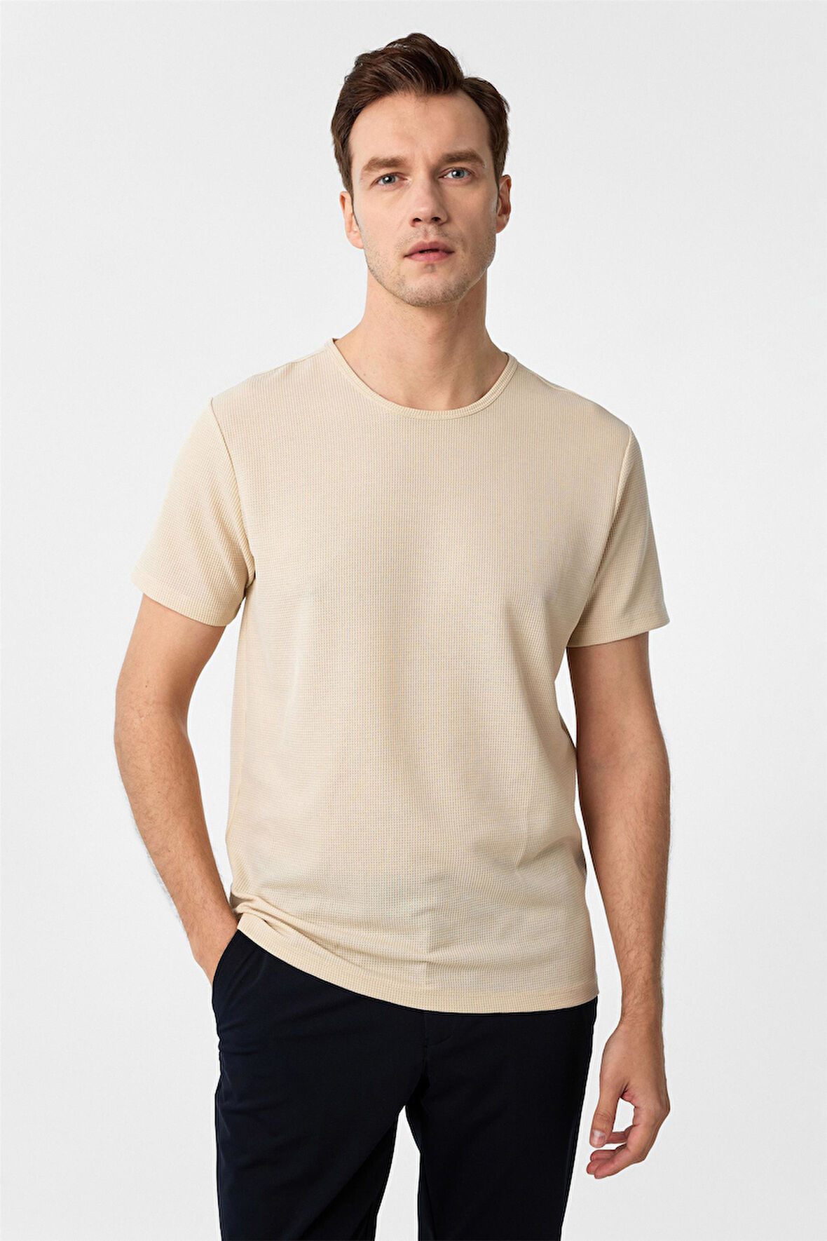 Ekru Slim Fit Armürlü Bisiklet Yaka Tişört