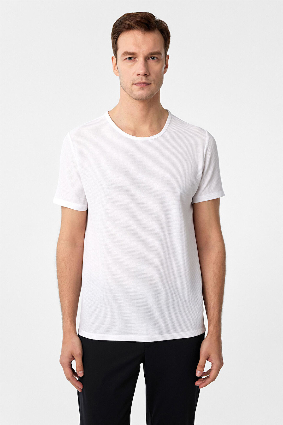 Beyaz Slim Fit Armürlü Bisiklet Yaka Tişört