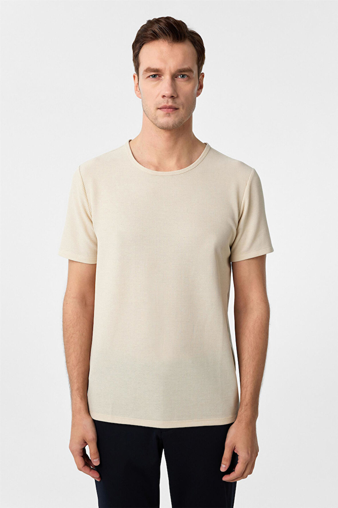 Ekru Slim Fit Armürlü Bisiklet Yaka Tişört