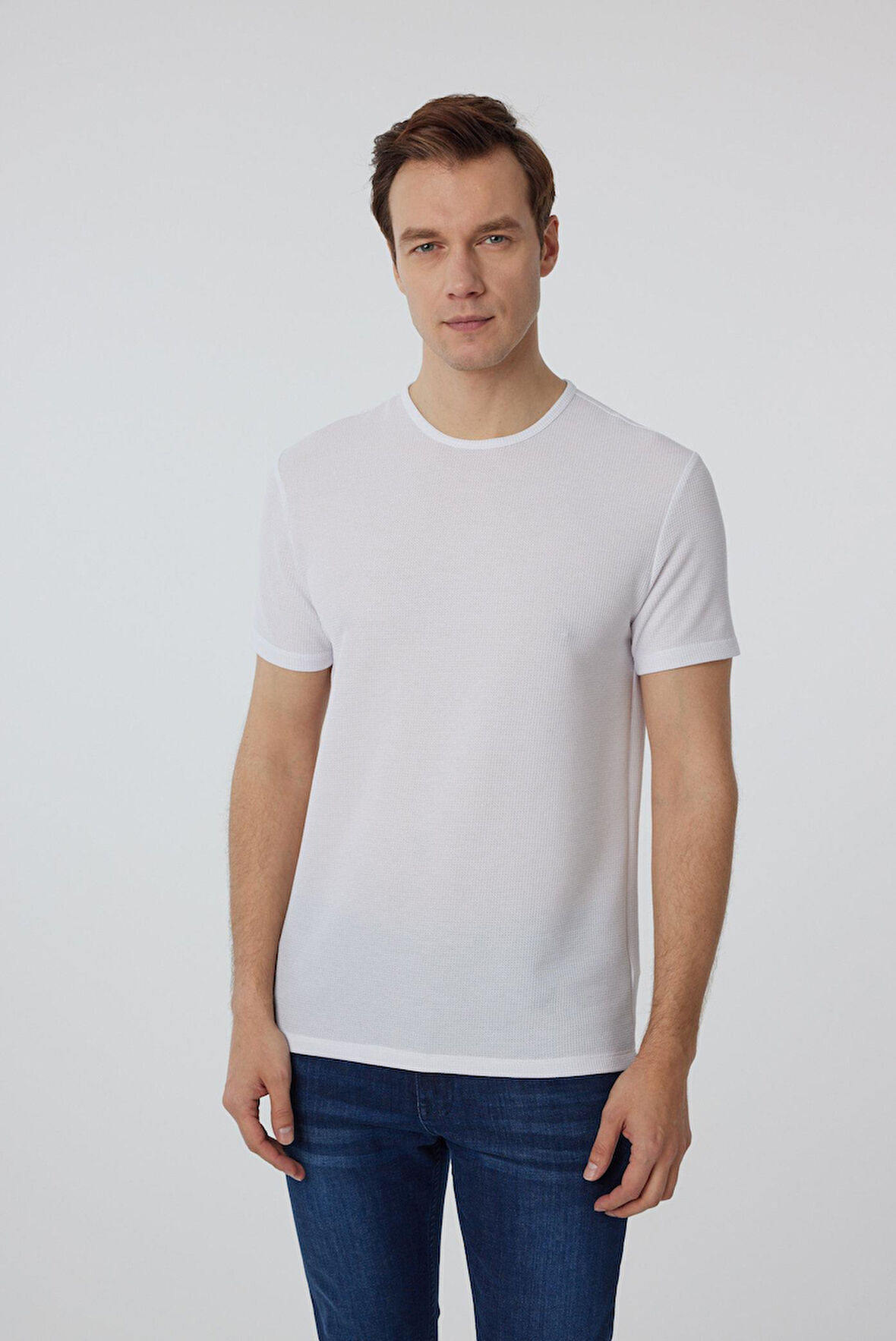 Beyaz Slim Fit Armürlü Bisiklet Yaka Tişört