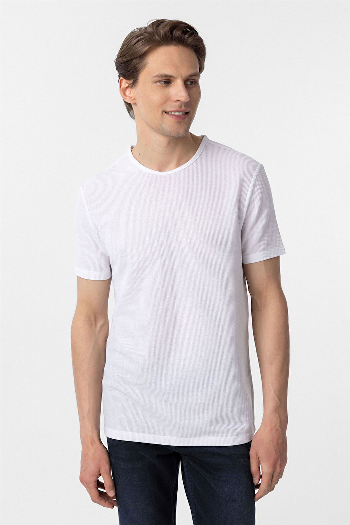 Beyaz Slim Fit Armürlü Bisiklet Yaka Tişört