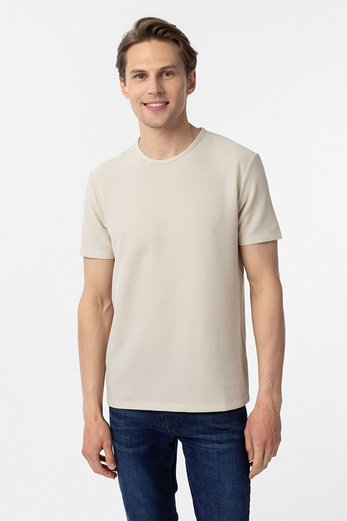 Bej Slim Fit Armürlü Bisiklet Yaka Tişört