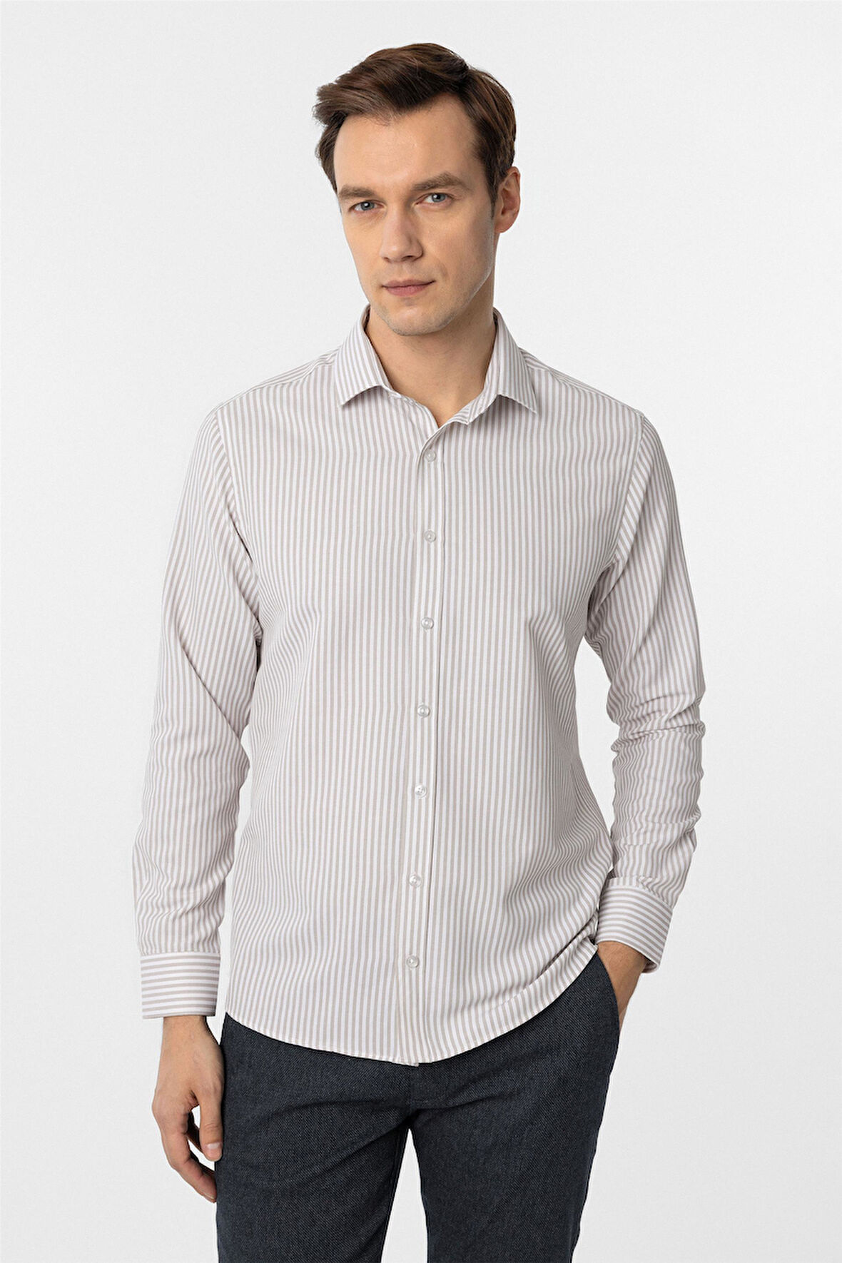 Bej Slim Fit Armürlü Klasik Yaka Çizgili Gömlek