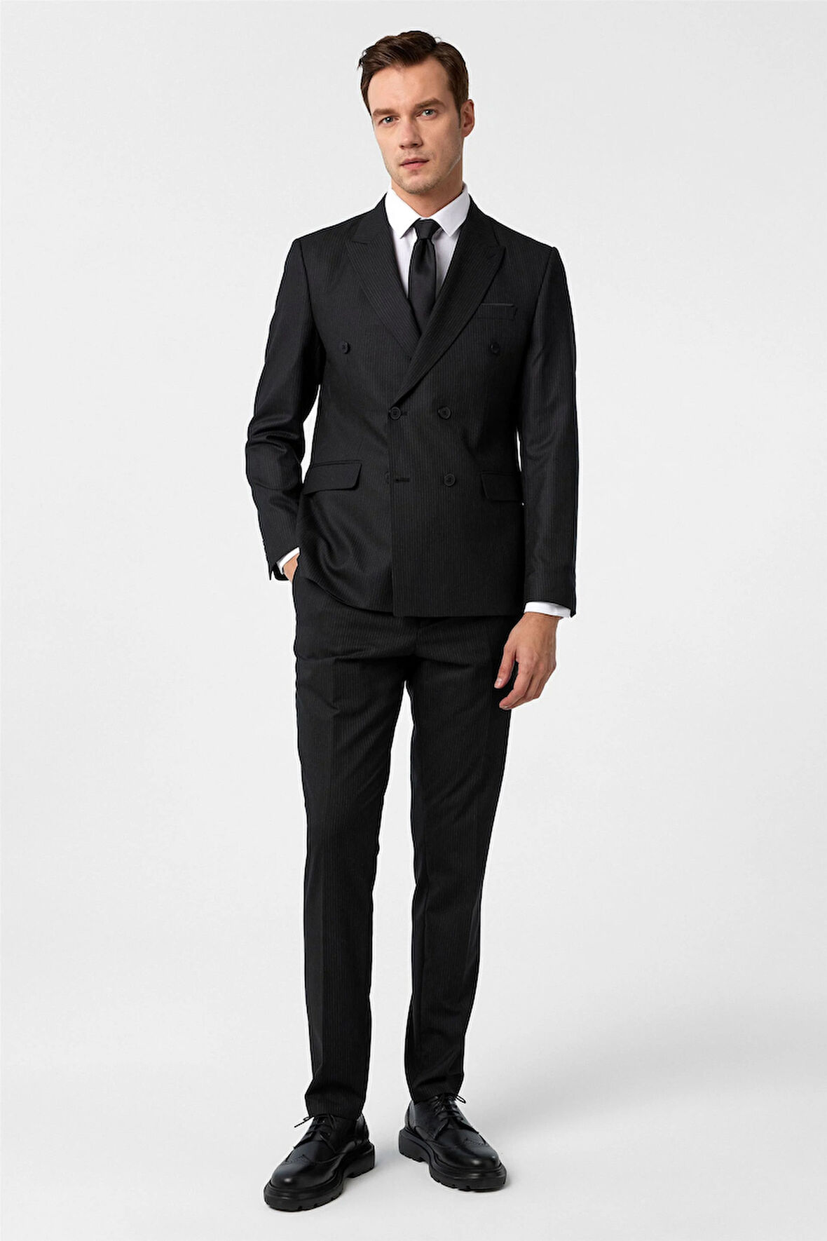 Siyah Slim Fit Çizgili Sivri Yaka 6 Drop Klasik Takım Elbise