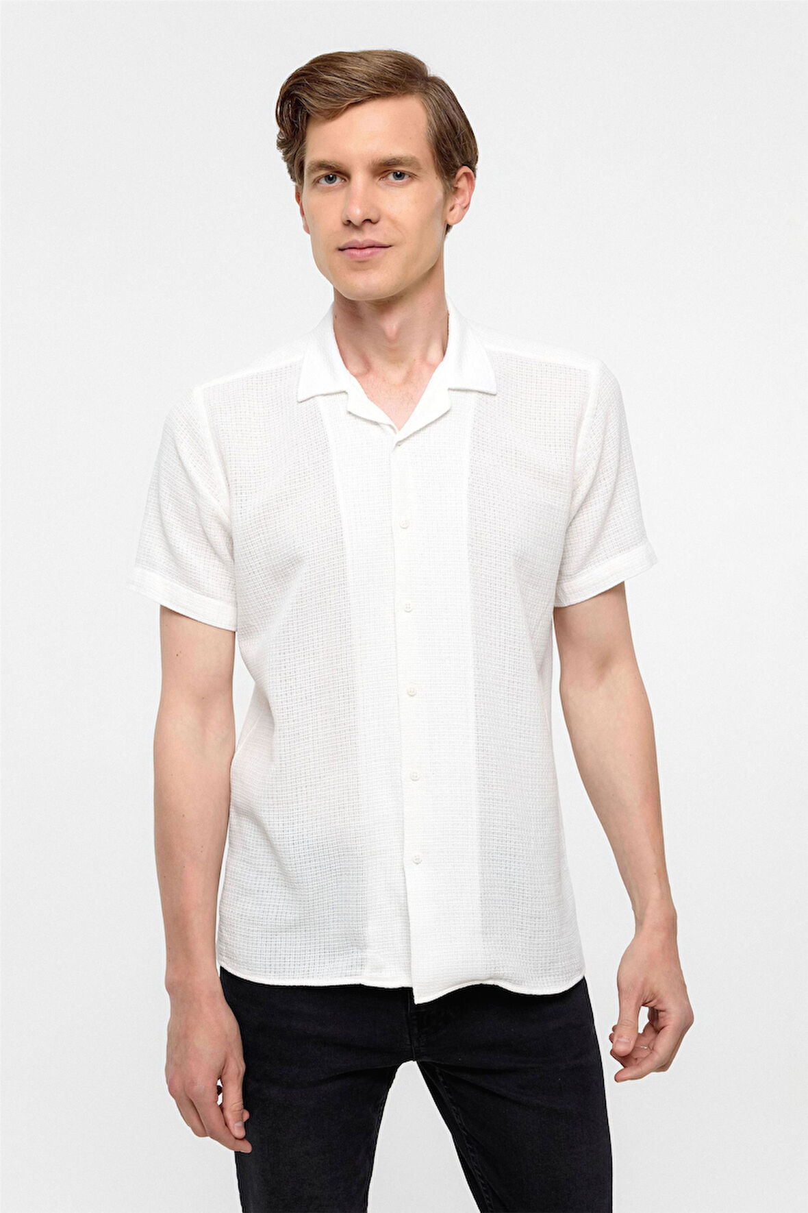 Ekru Slim Fit Düz Apaş Yaka Gömlek