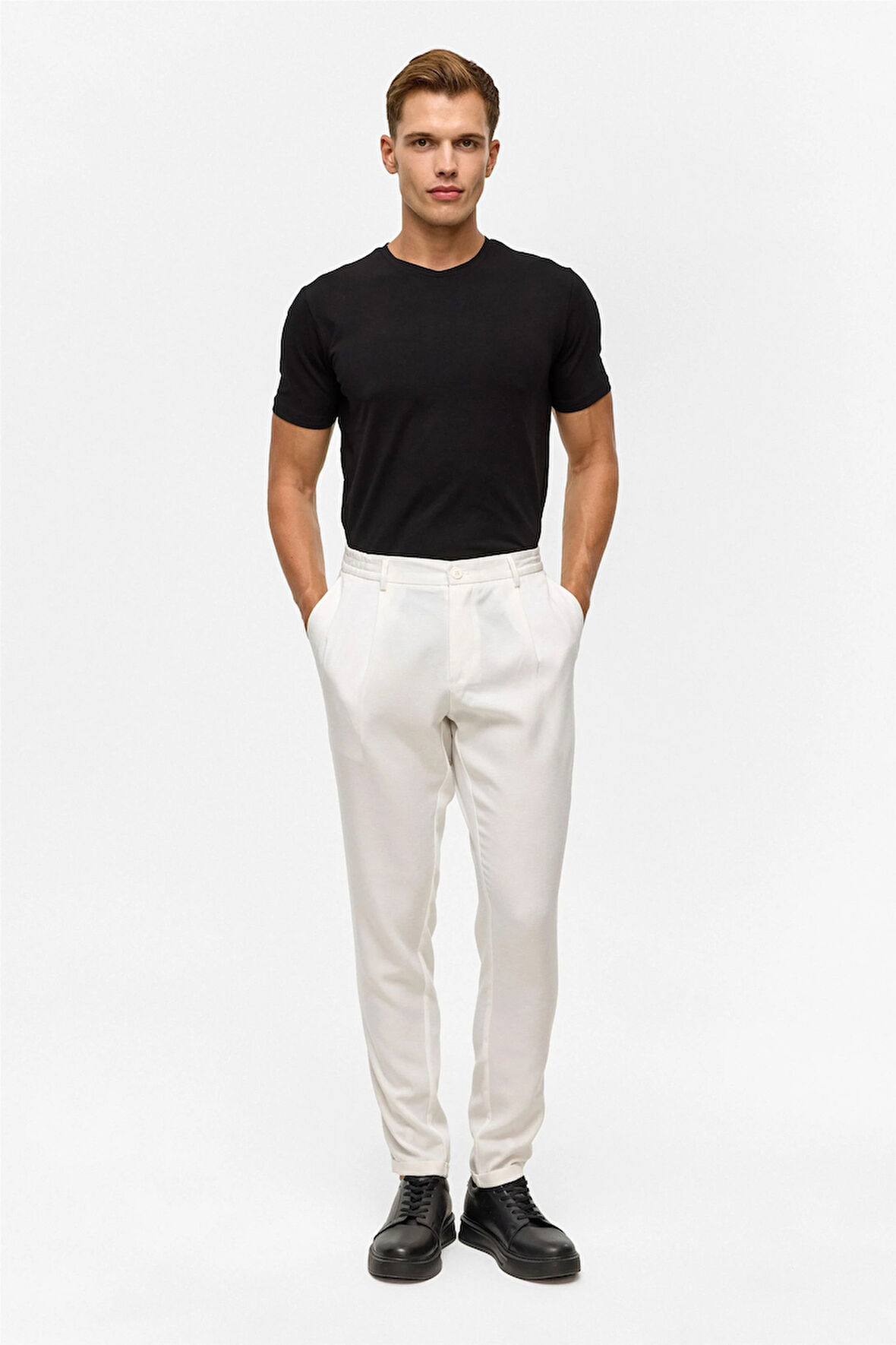 Beyaz Slim Armürlü Jogger Pantolon