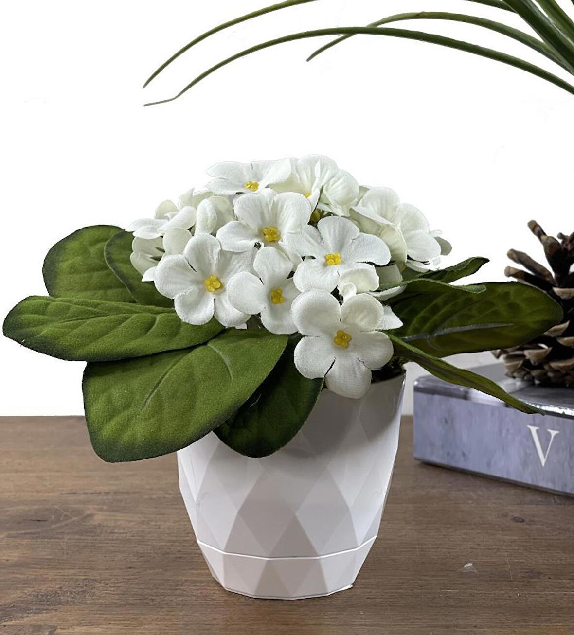 Yapay Çiçek Beyaz Saksıda Kadife Menekşe Gerçekçi Doku LİLA