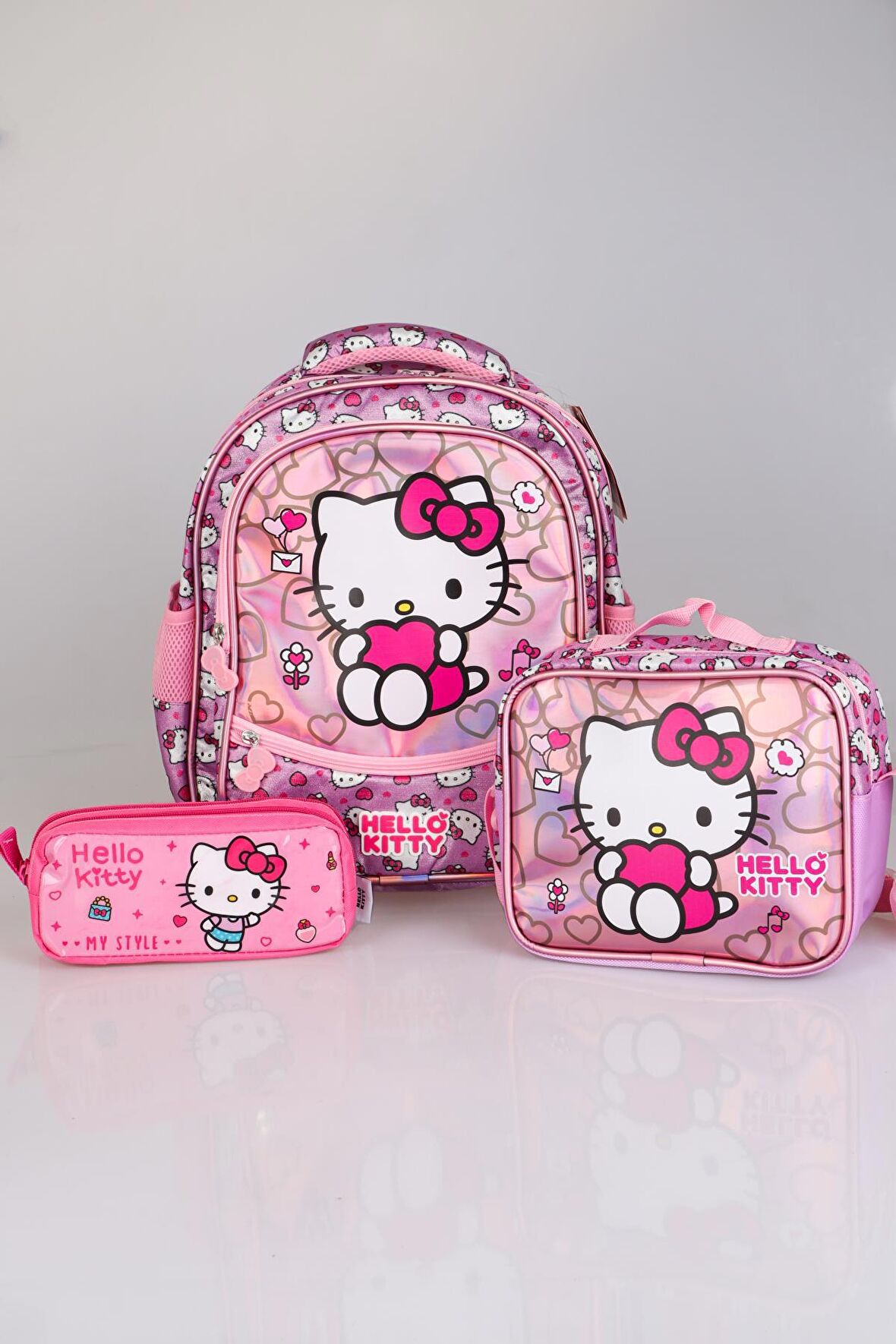 YENİ SEZON LİSANSLI HELLO KITTY'NIN PIRILTILI DÜNYASI ÖZEL KOLEKSİYON OKUL,BESLENME VE KALEM ÇANTASI 3'LÜSÜ 