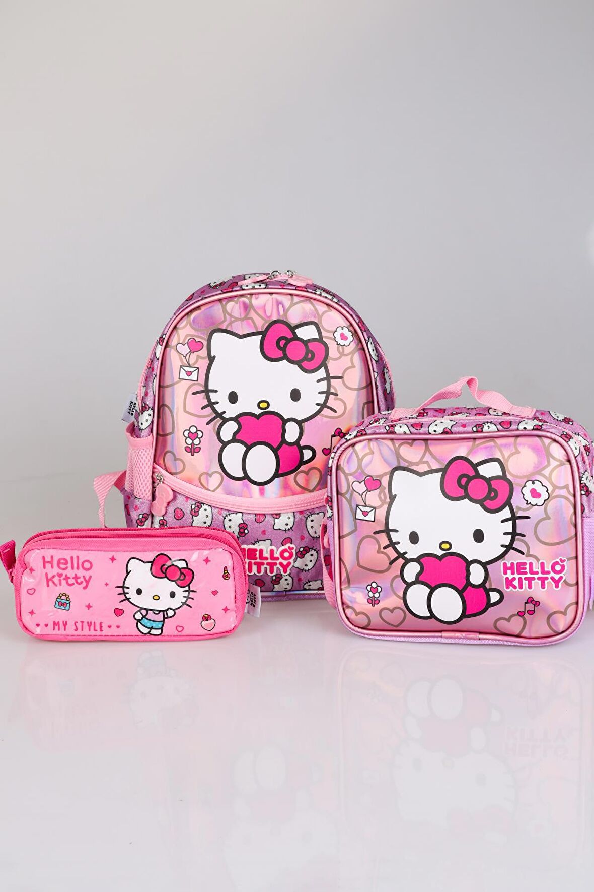 YENİ SEZON LİSANSLI HELLO KITTY'NIN PIRILTILI DÜNYASI ÖZEL KOLEKSİYON ANAOKUL,BESLENME VE KALEM ÇANTASI 3'LÜSÜ 