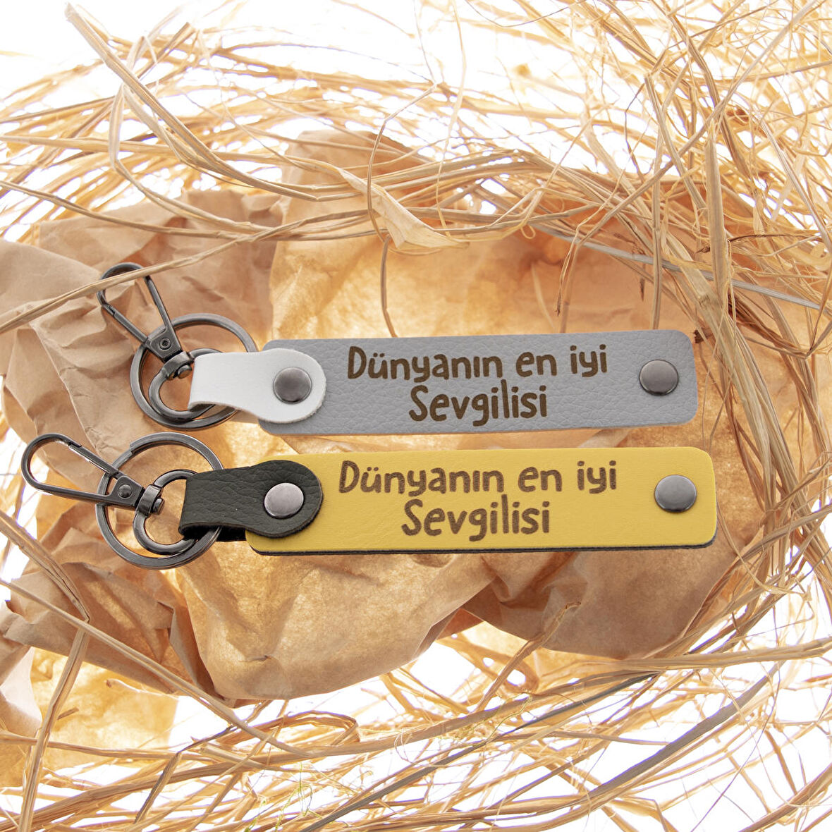 Dünyanın En İyi Sevgilisi Yazılı Kancalı İkili Deri Anahtarlık Seti, Sevgilinize Özel Bir Hediye