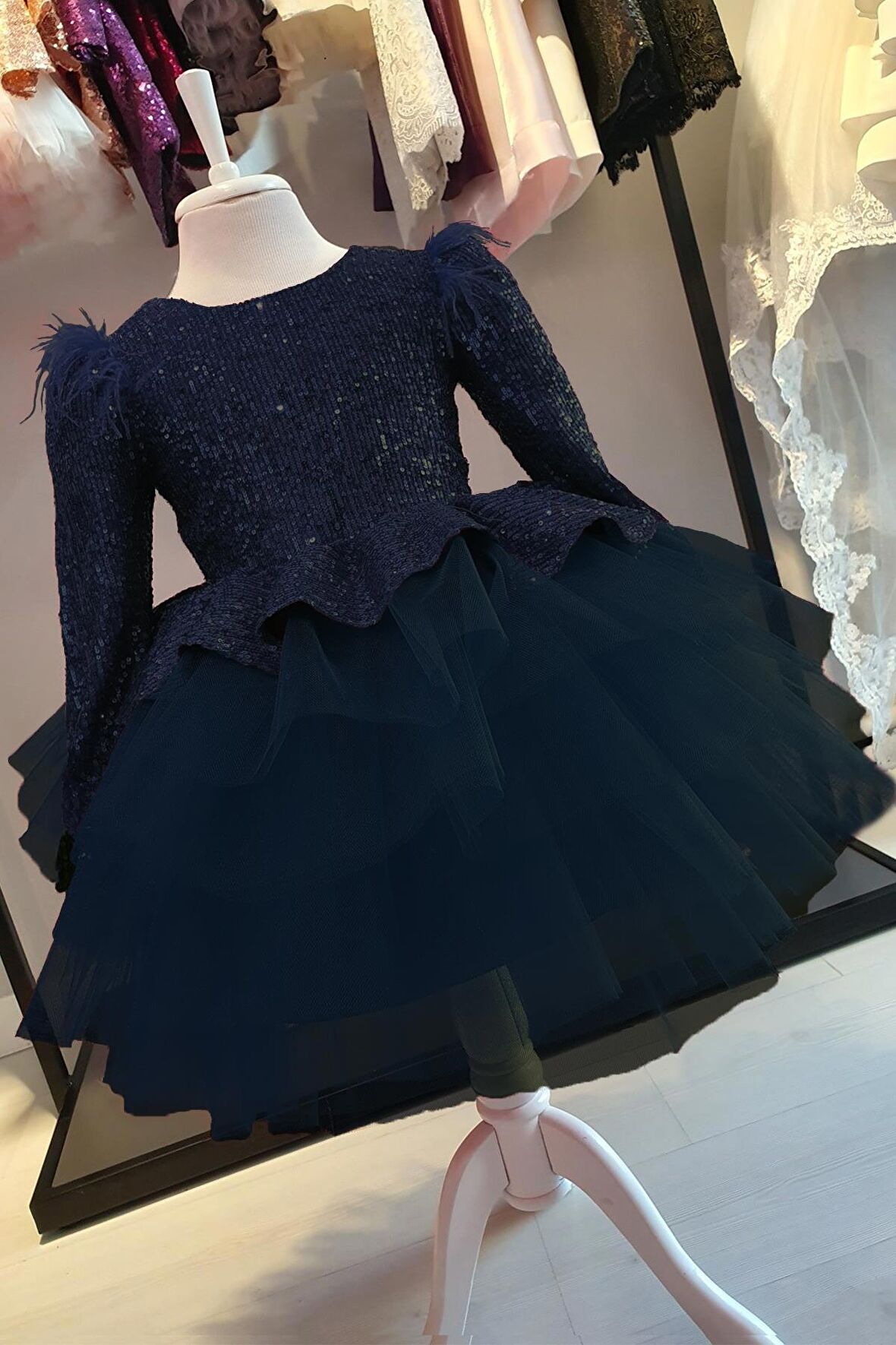 Omzu Tüylü V Sırt Payetli Kız Çocuk Elbise - Çocuk Abiye Elbise - Kız Abiye - Çocuk Mezuniyet Elbisesi