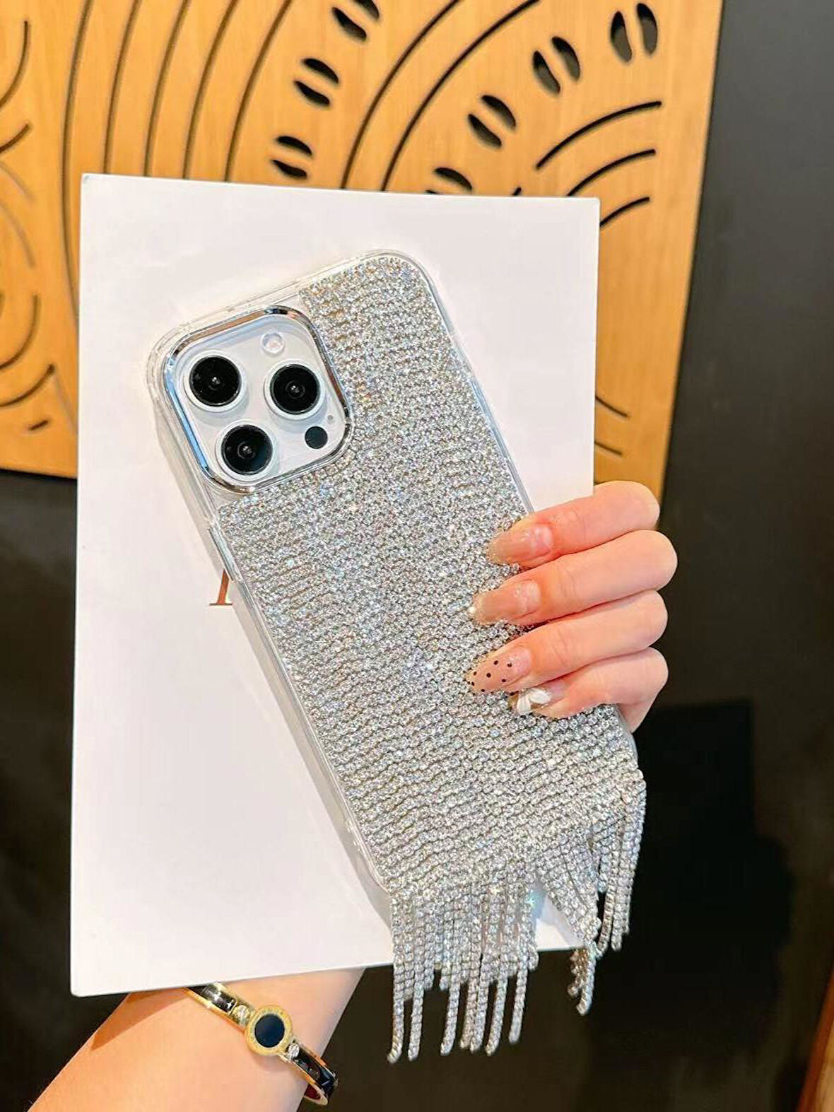 iPhone 15 Pro Uyumlu Lüks Gümüş Taşlı Püsküllü Kılıf