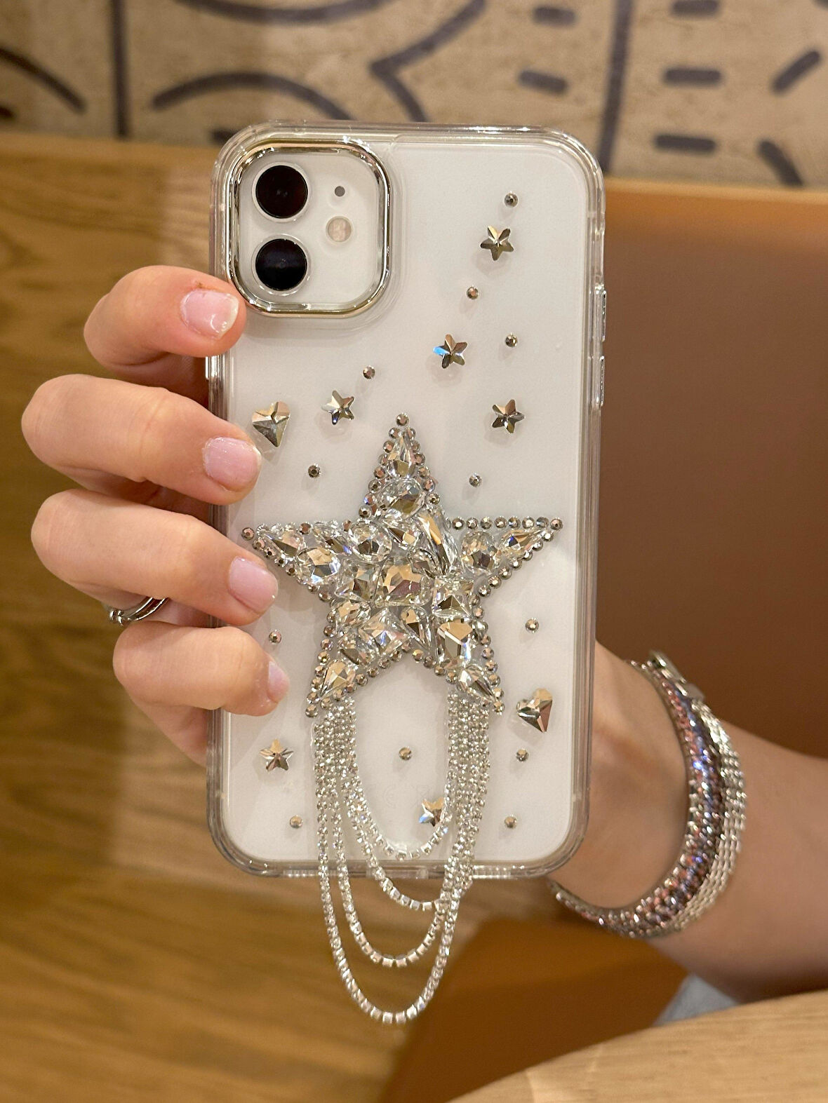 iPhone 11 Uyumlu Gümüş Kristal Taşlı Yıldızlı Püsküllü Şeffaf Kılıf