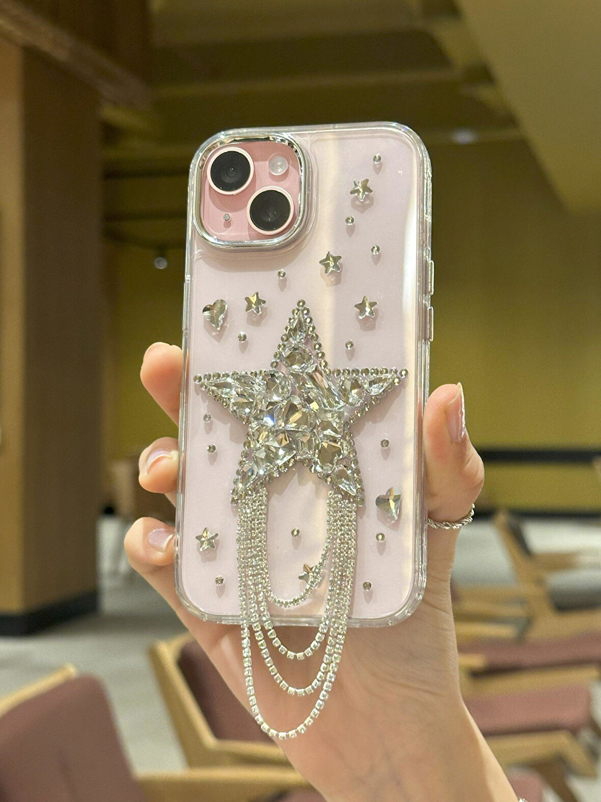 iPhone 14 Uyumlu Gümüş Kristal Taşlı Yıldızlı Püsküllü Şeffaf Kılıf