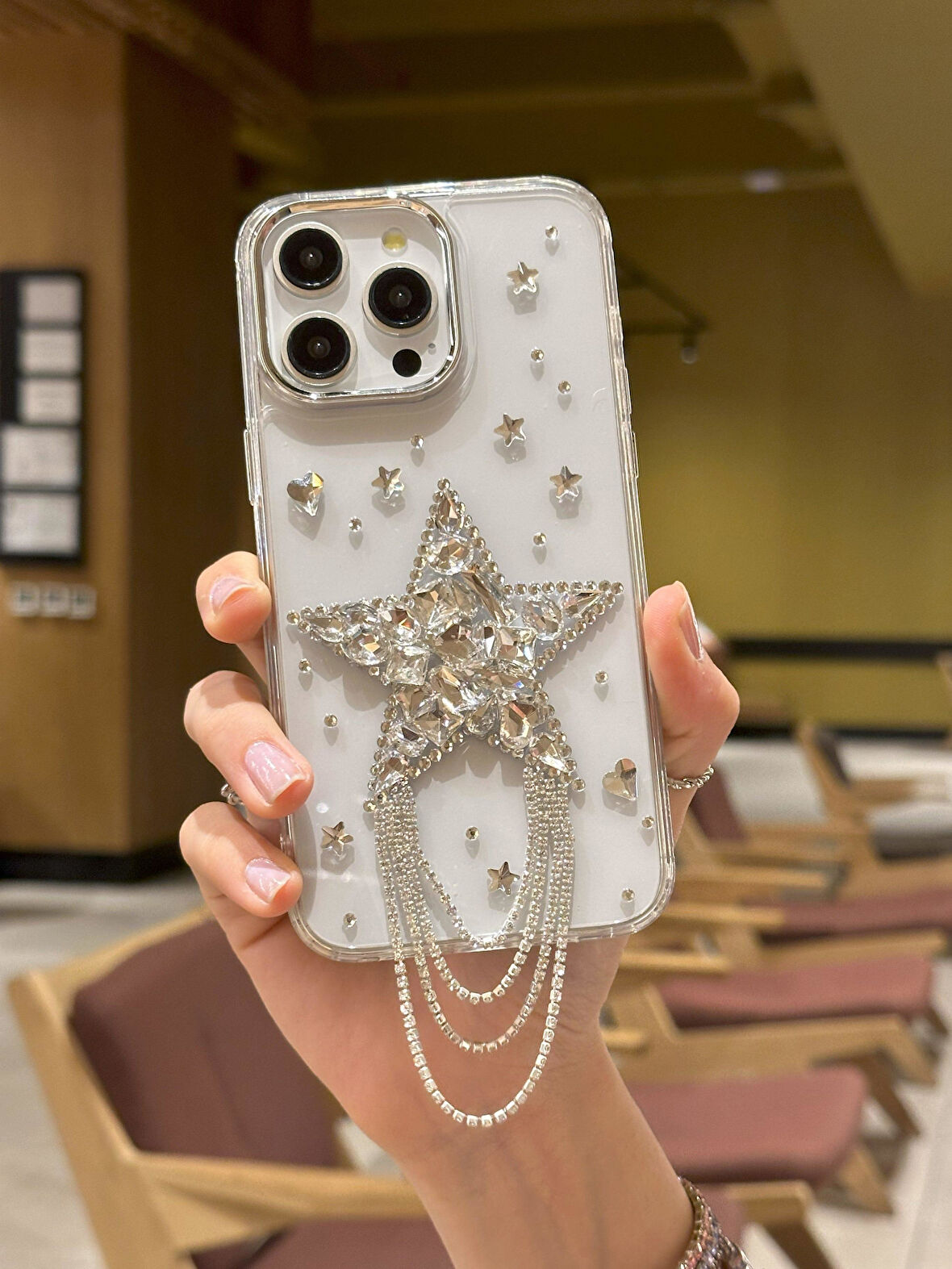 iPhone 14 Pro Max Uyumlu Gümüş Kristal Taşlı Yıldızlı Püsküllü Şeffaf Kılıf