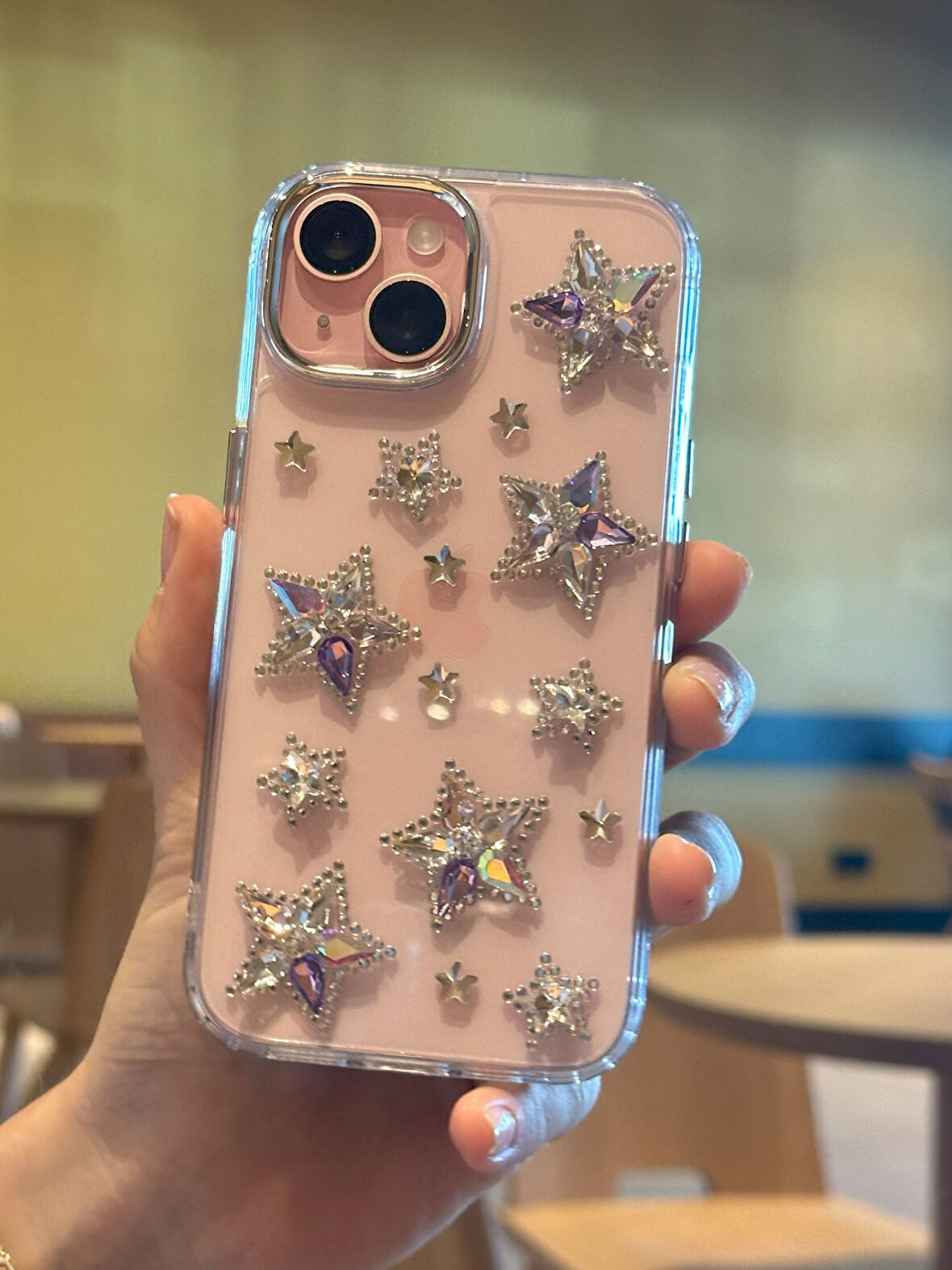 iPhone 15 Uyumlu Renkli Kristal Taşlı Yıldızlı Şeffaf Kılıf