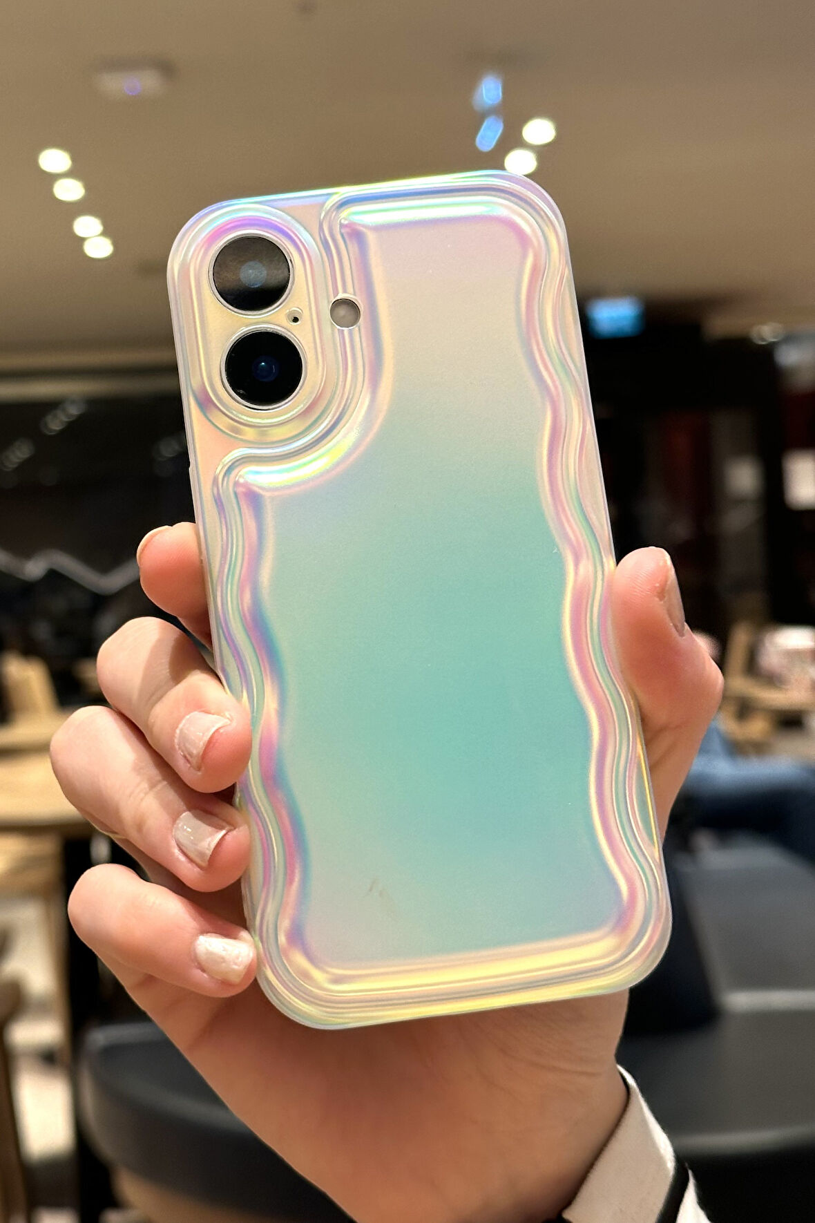 iPhone 16 Uyumlu Zigzaglı Dalgalı Hologram Puf Kılıf