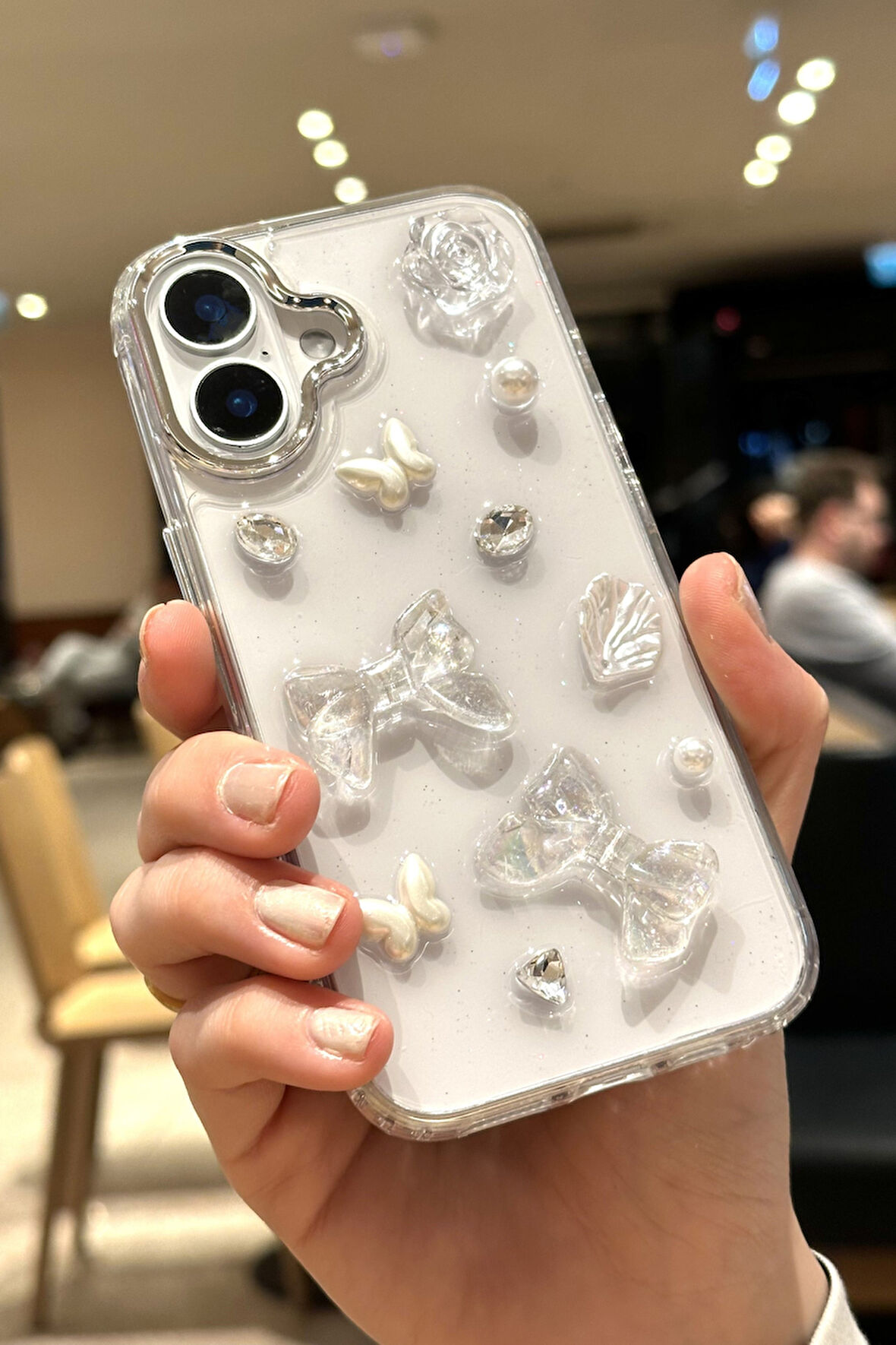 iPhone 16 Plus Uyumlu Kurdele Fiyonk Kelebek İnci Taşlı Figürlü Şeffaf Kılıf