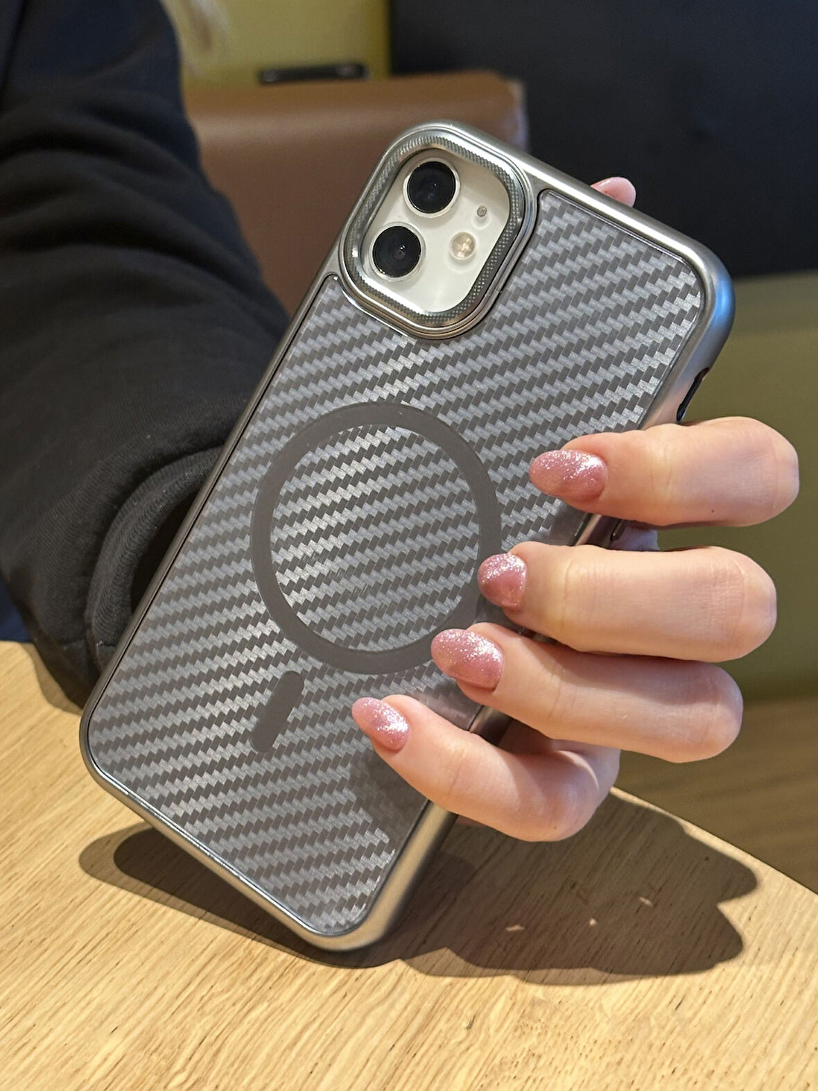 iPhone 12 Ve 12 Pro Uyumlu Titanyum Gri Karbon Fiber MagSafe Özellikli Kılıf