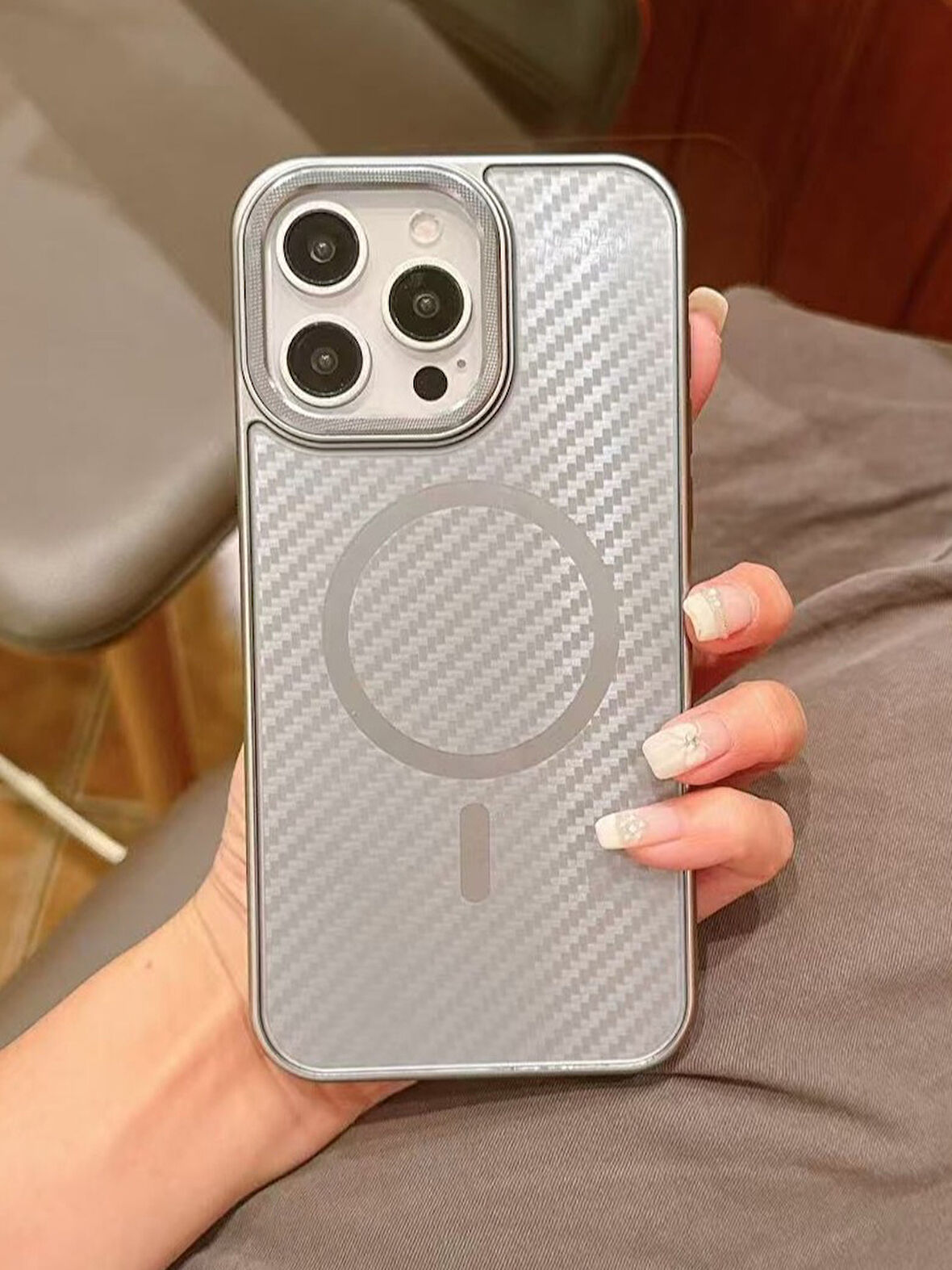 iPhone 16 Pro Uyumlu Titanyum Gri Karbon Fiber MagSafe Özellikli Kılıf