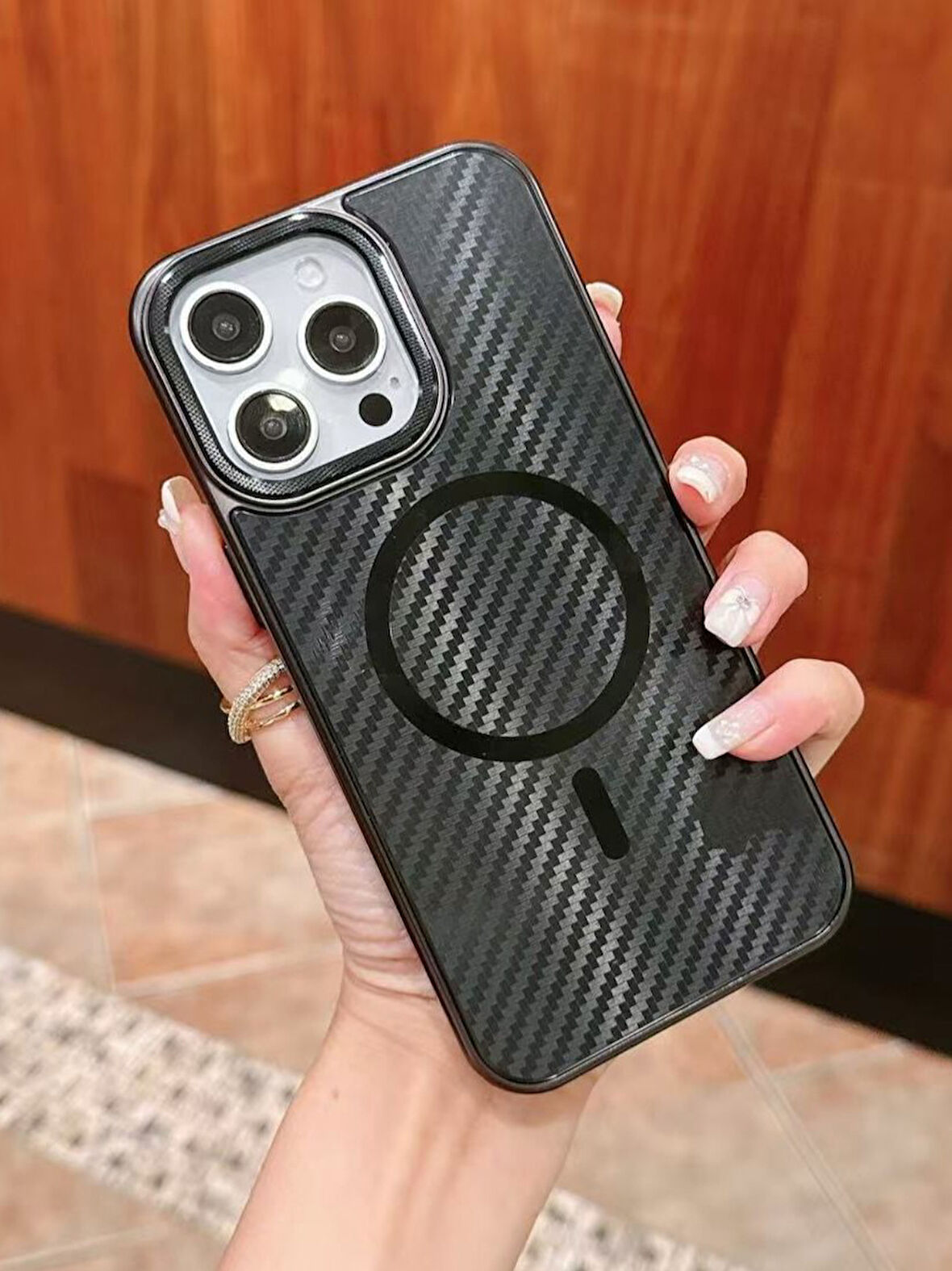iPhone 16 Pro Max Uyumlu Titanyum Siyah Karbon Fiber MagSafe Özellikli Kılıf